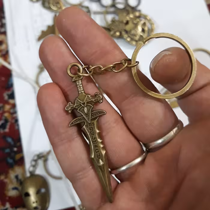 جاکلیدی جاسوئیچی اویز برنزی کلکسیونی وزیبا طرح شمشیر