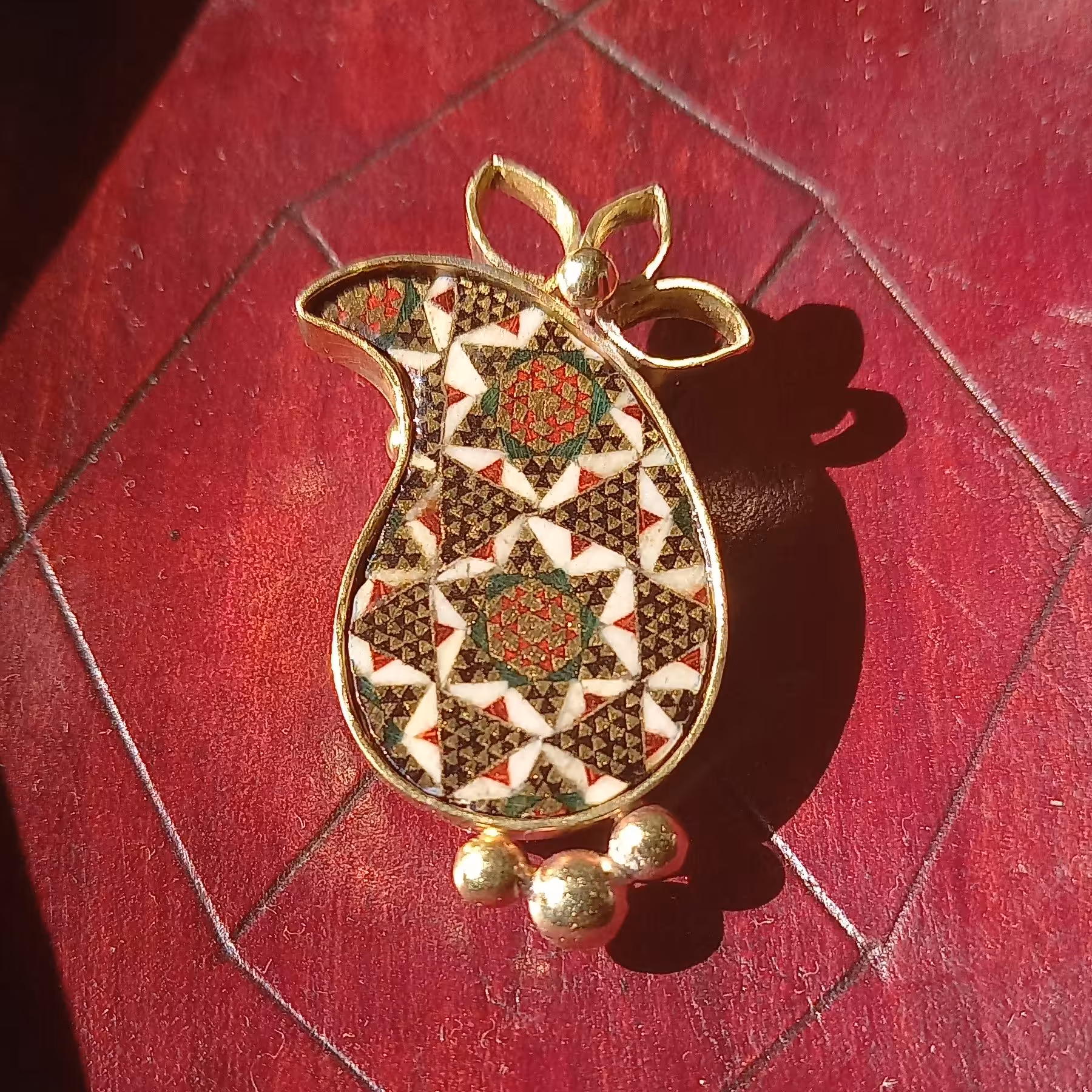 گردنی طرح جقه و خاتم برنجی زنجیر استیل به عنوان گلسینه هم قابل استفاده است