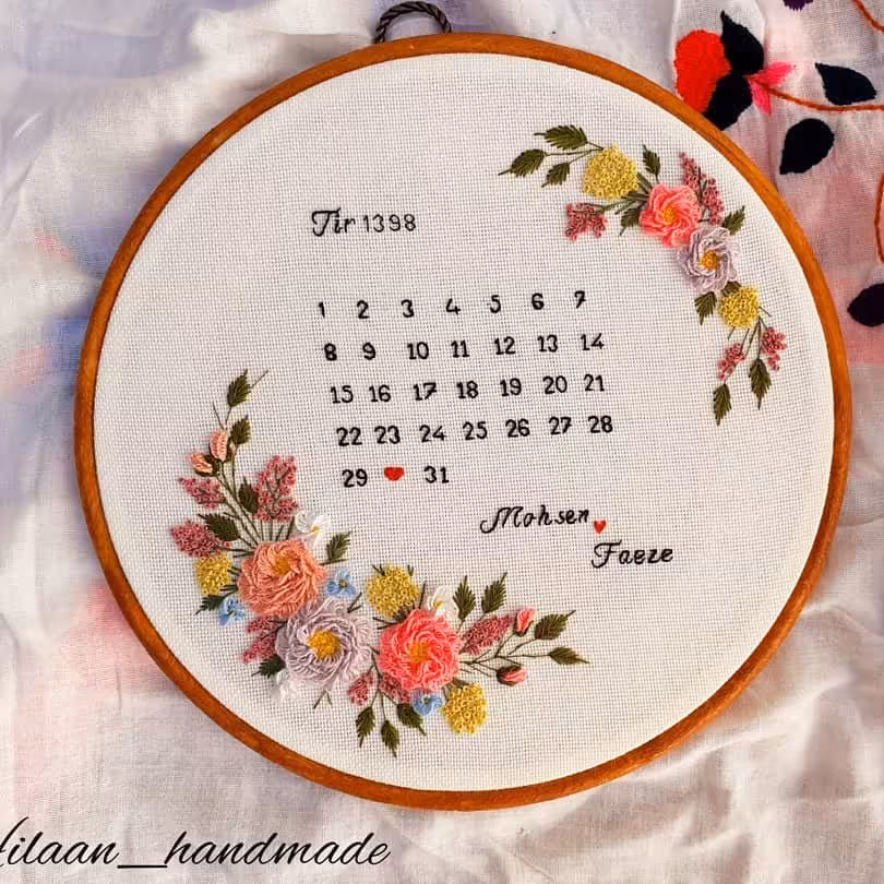 تقویم گلدوزی شده