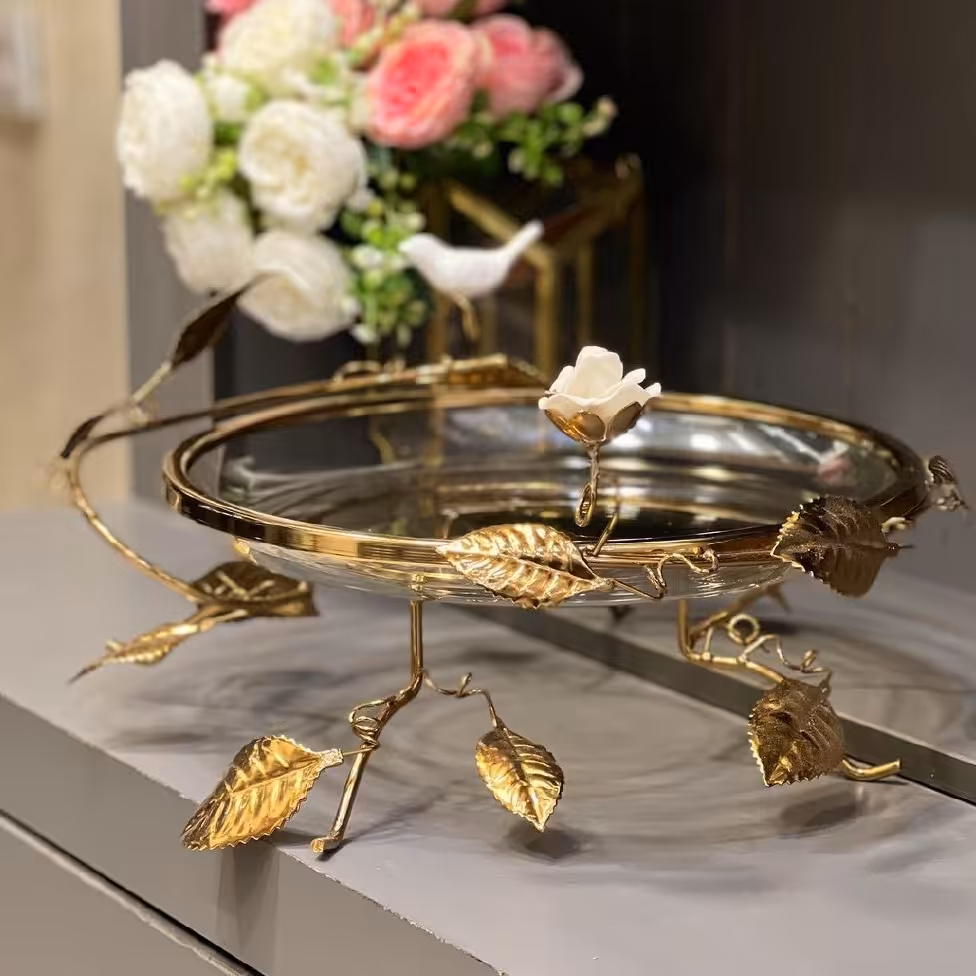 ست پذیرایی 4 تیکه گل چینی هزینه ارسال پس کرایه است 