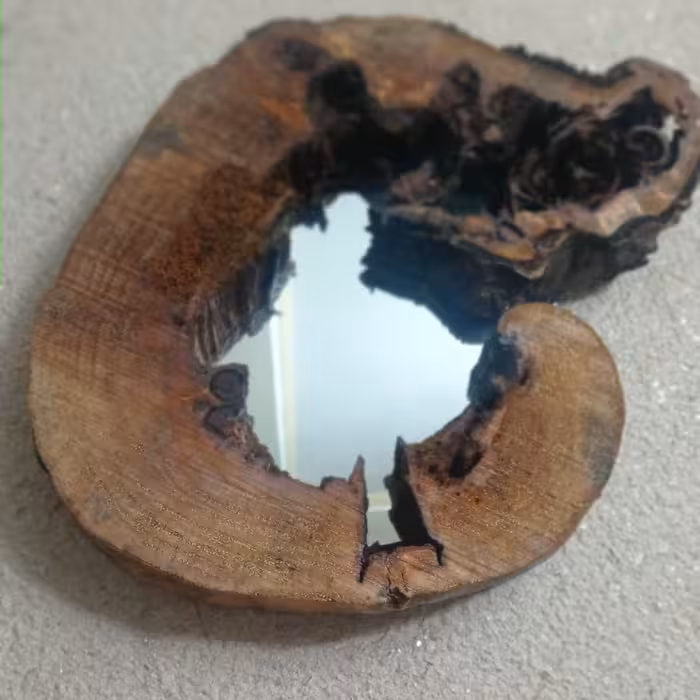 آینه با فرم چوب طبیعی