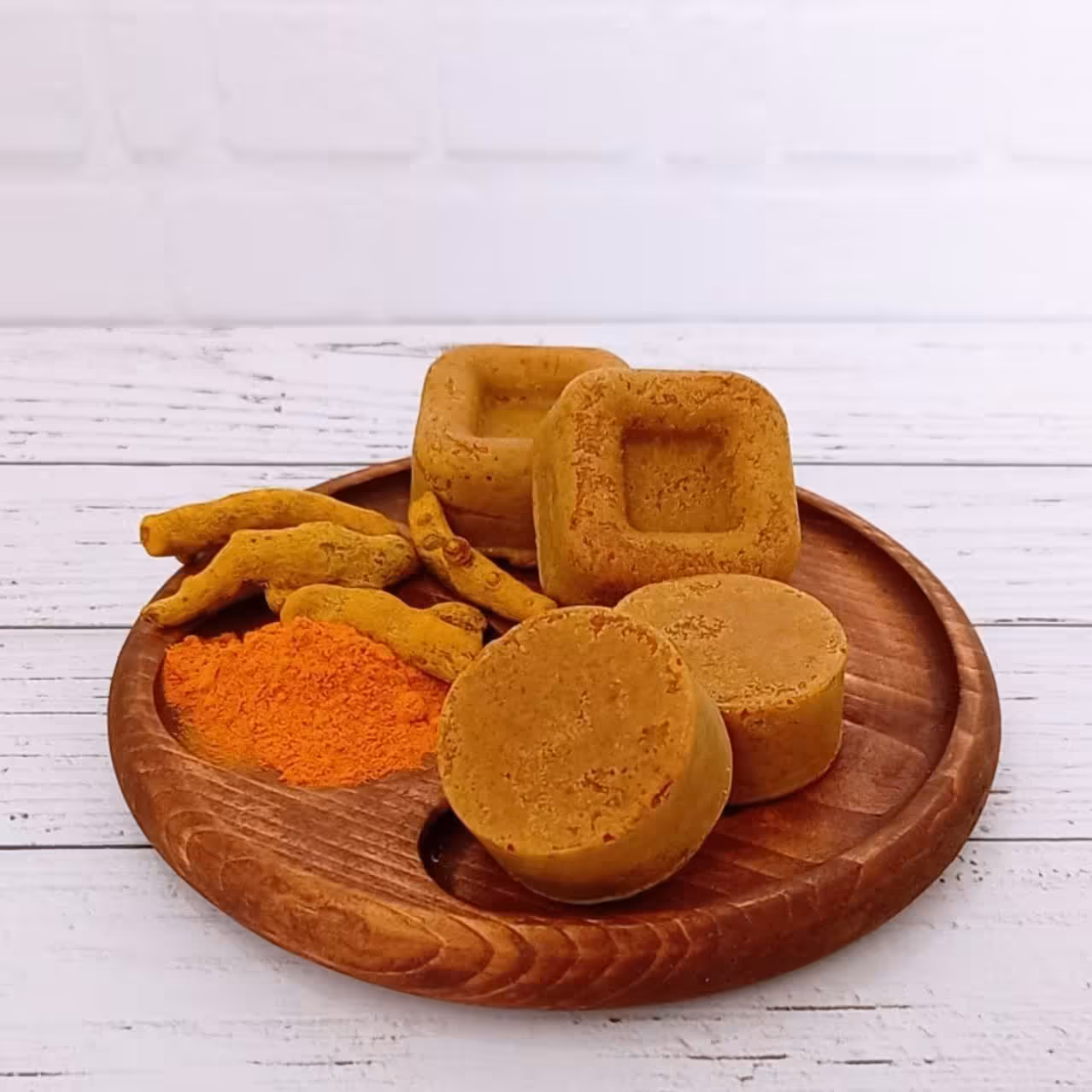 صابون زردچوبه                                                                          30 تا 50 گرمی                    