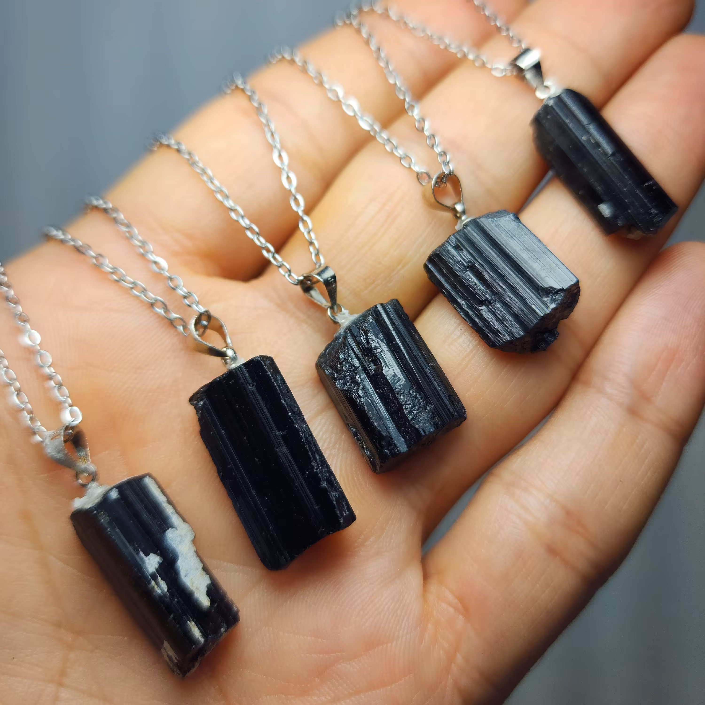 گردن آویز تورمالین سیاه( سایز 2 ) با زنجیر استیل رایگان