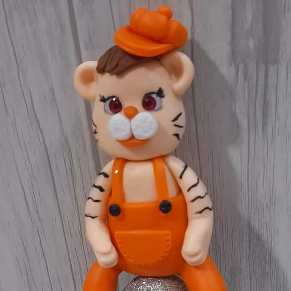 ببر نمادسال به همراه تخم مرغ