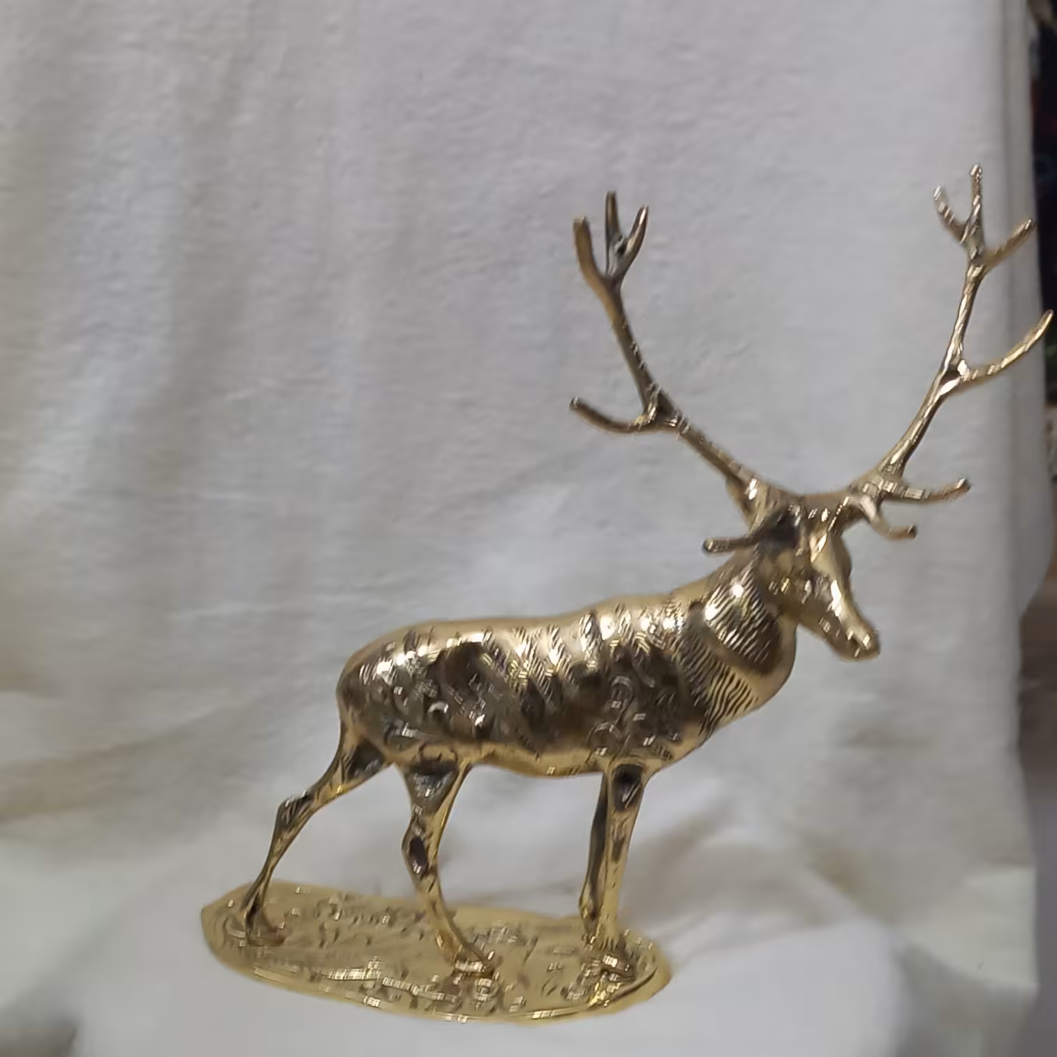 گوزن برنزی دکوری با کیفیت عالی قیمت 1600000تومان وزن محصول 2250 گرم 