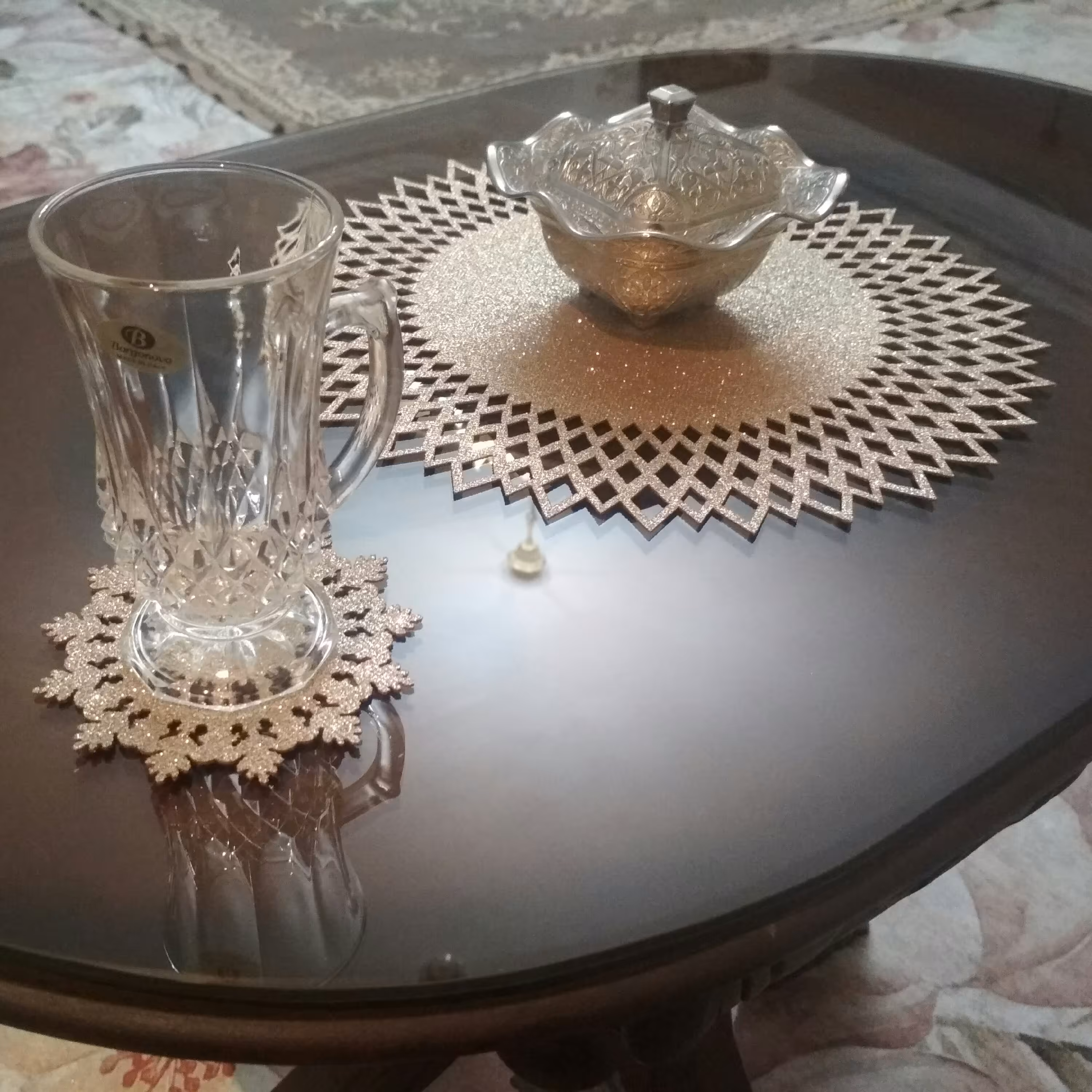 زیربشقابی یا زیر گلدانی  در جنس های اکلیل ایرانی 