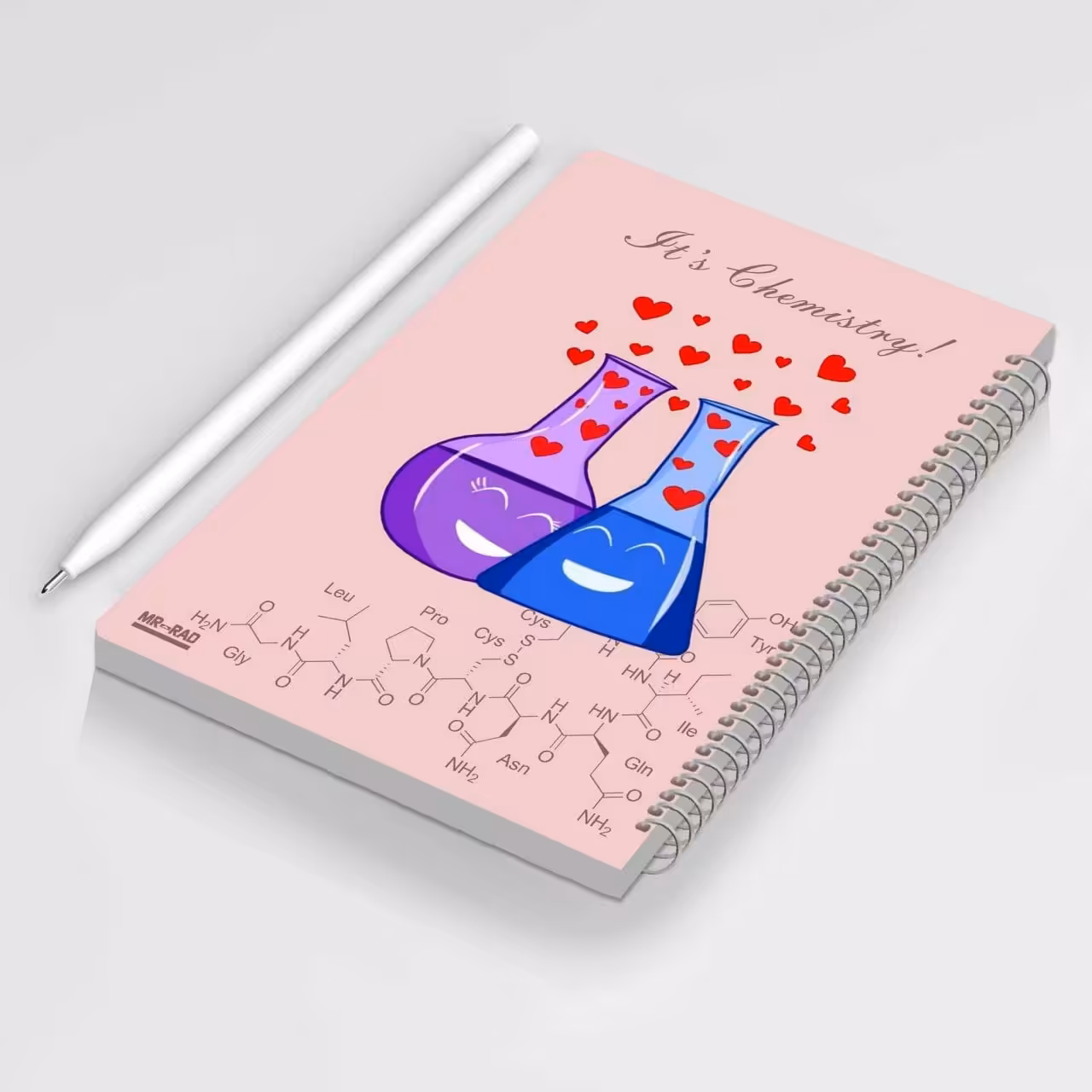 دفتر مشق50 برگ طرح شیمی و با جلد محکم و عالی داخل جلد جدول مندلیف داره برا دانشجوها و بزرگسالان