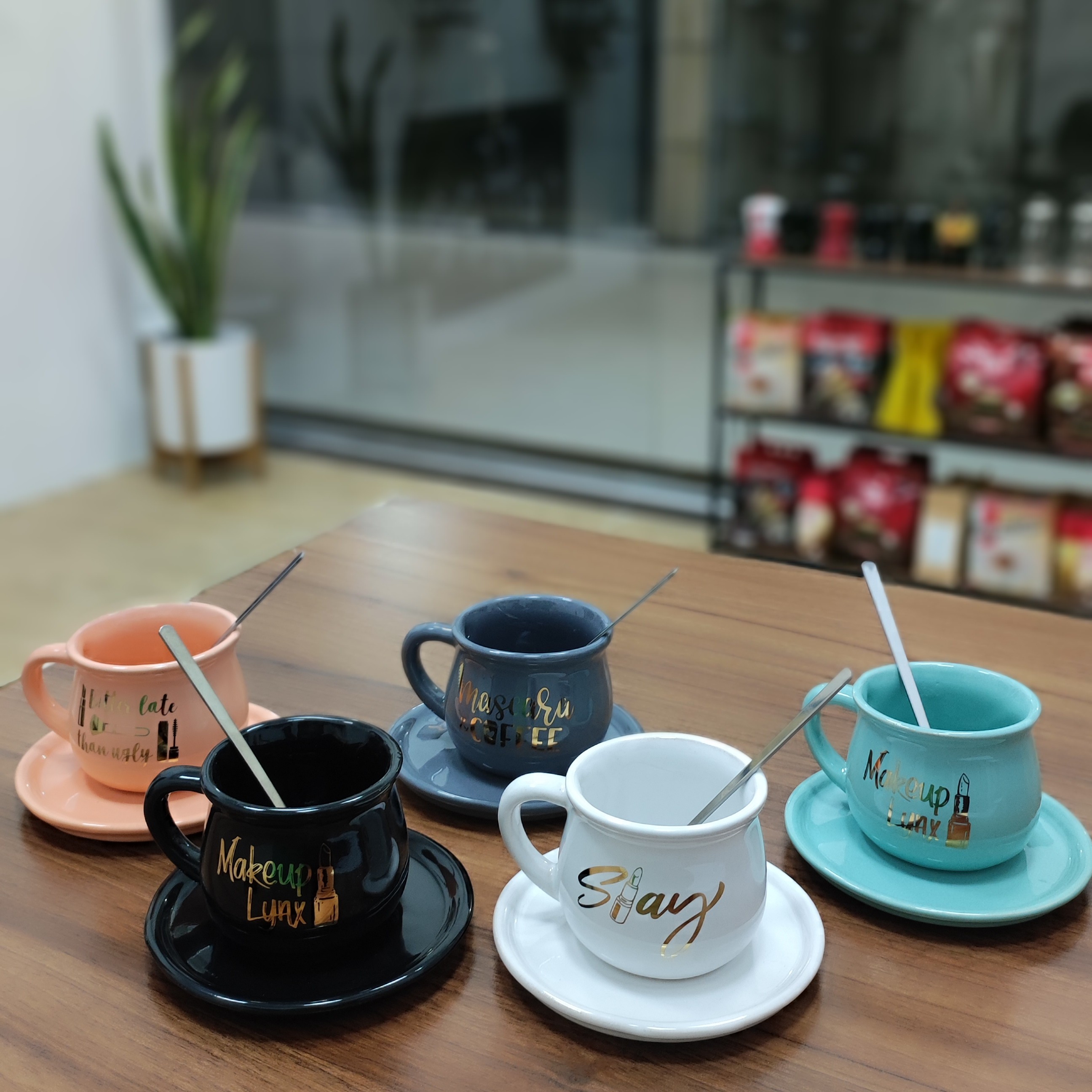 فنجان و سینی سرامیکی و قاشق استیل طرح میکاپ