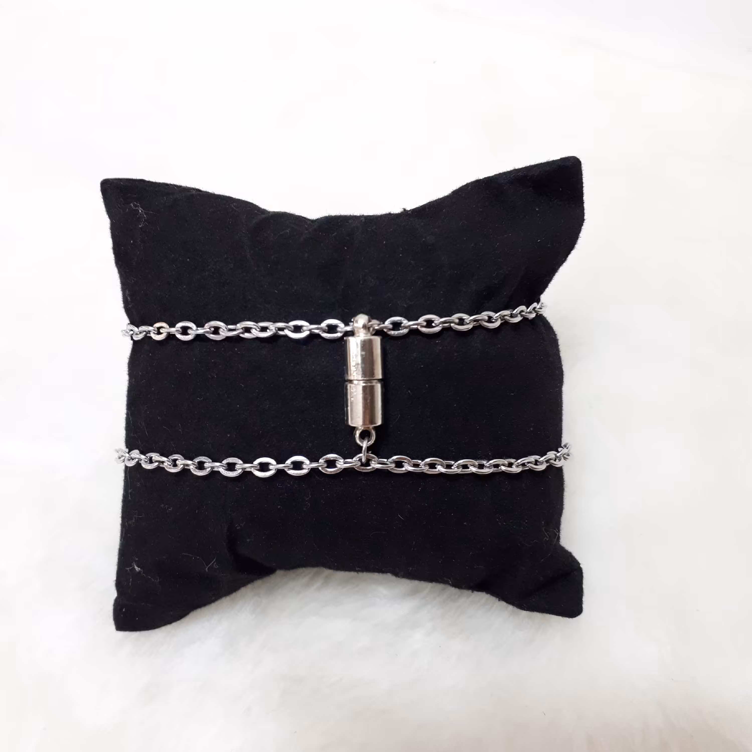 دستبند ظریف عاشقانه مگنتی یا دوستی رنگ ثابت تضمینی و استیل ( غرفه انیلا اکسسوری )