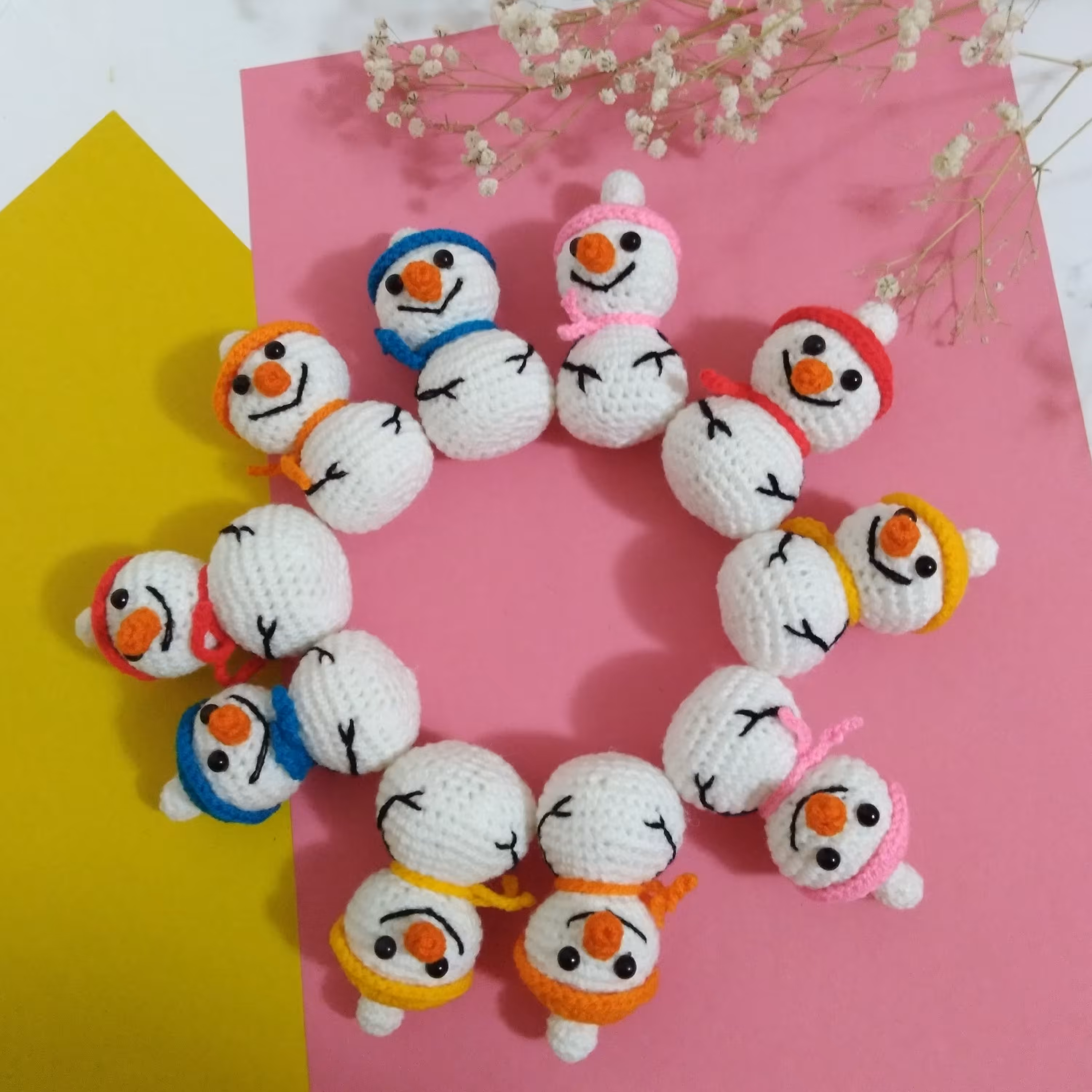 آویز آدم برفی شیک و خوشگلمون کاملا دست بافت 3عدد موجوده ☃️