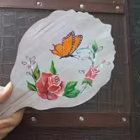 آینه دستی چوبی نقاشی شده با دست .سبک رونگ و روغن.معروف به آینه پرنسسی.