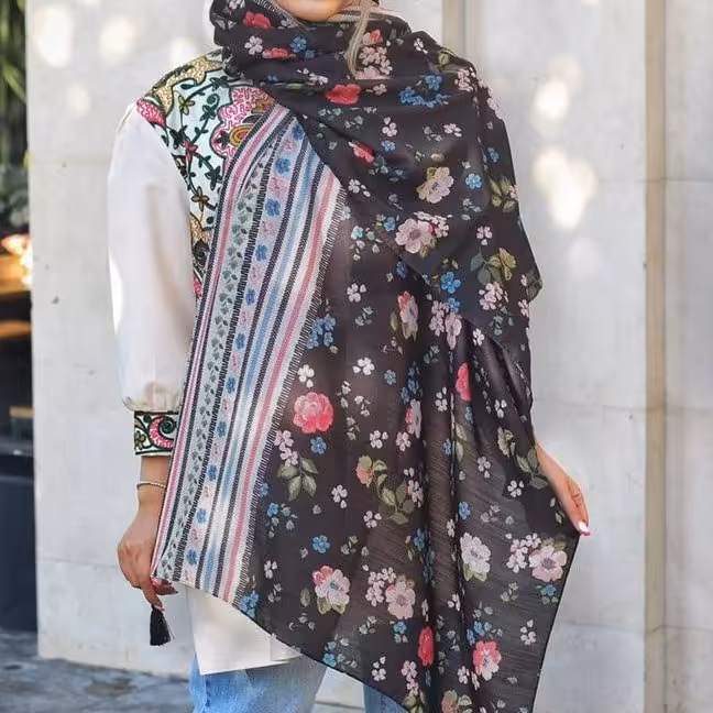 شال نخی اسلپ چهارفصل با کیفیت گلدار منگوله دار 