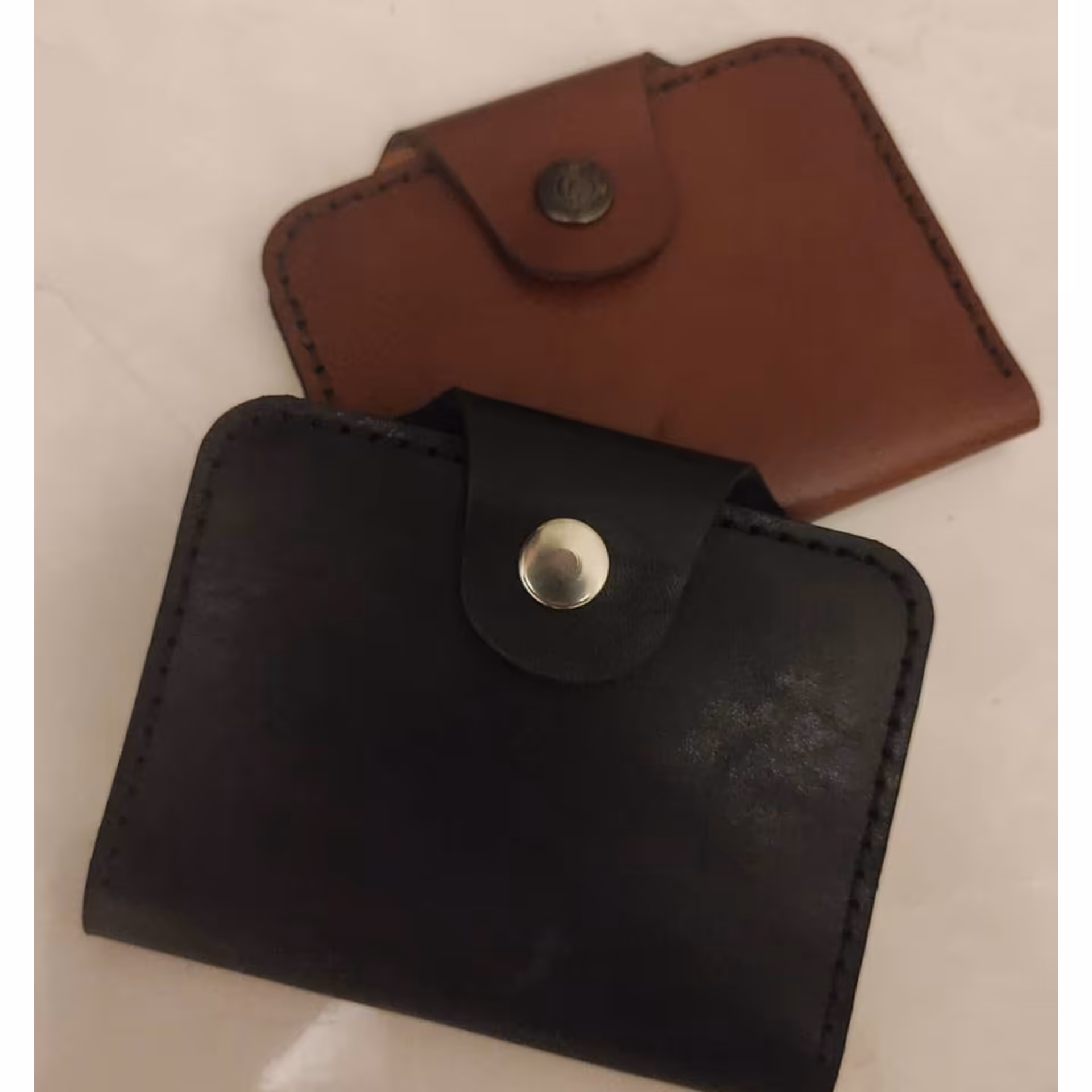 جاکارتی چرم طبیعی دست دوز دکمه دار