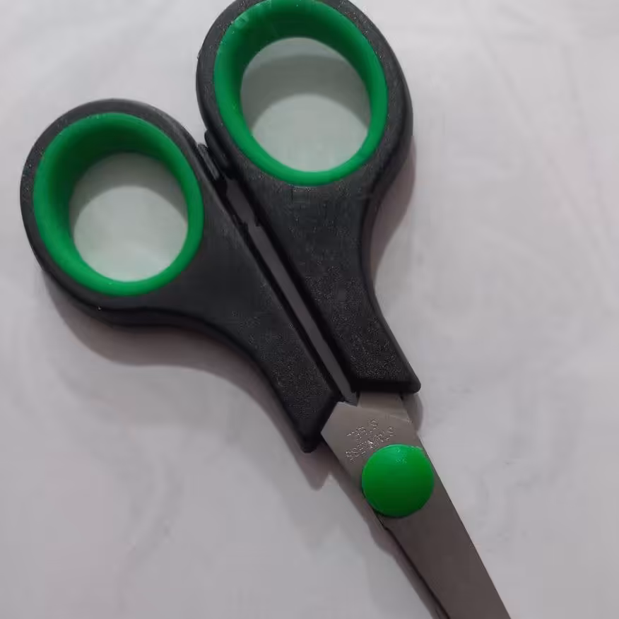 قیچی  دو رنگ  سایز کوچک