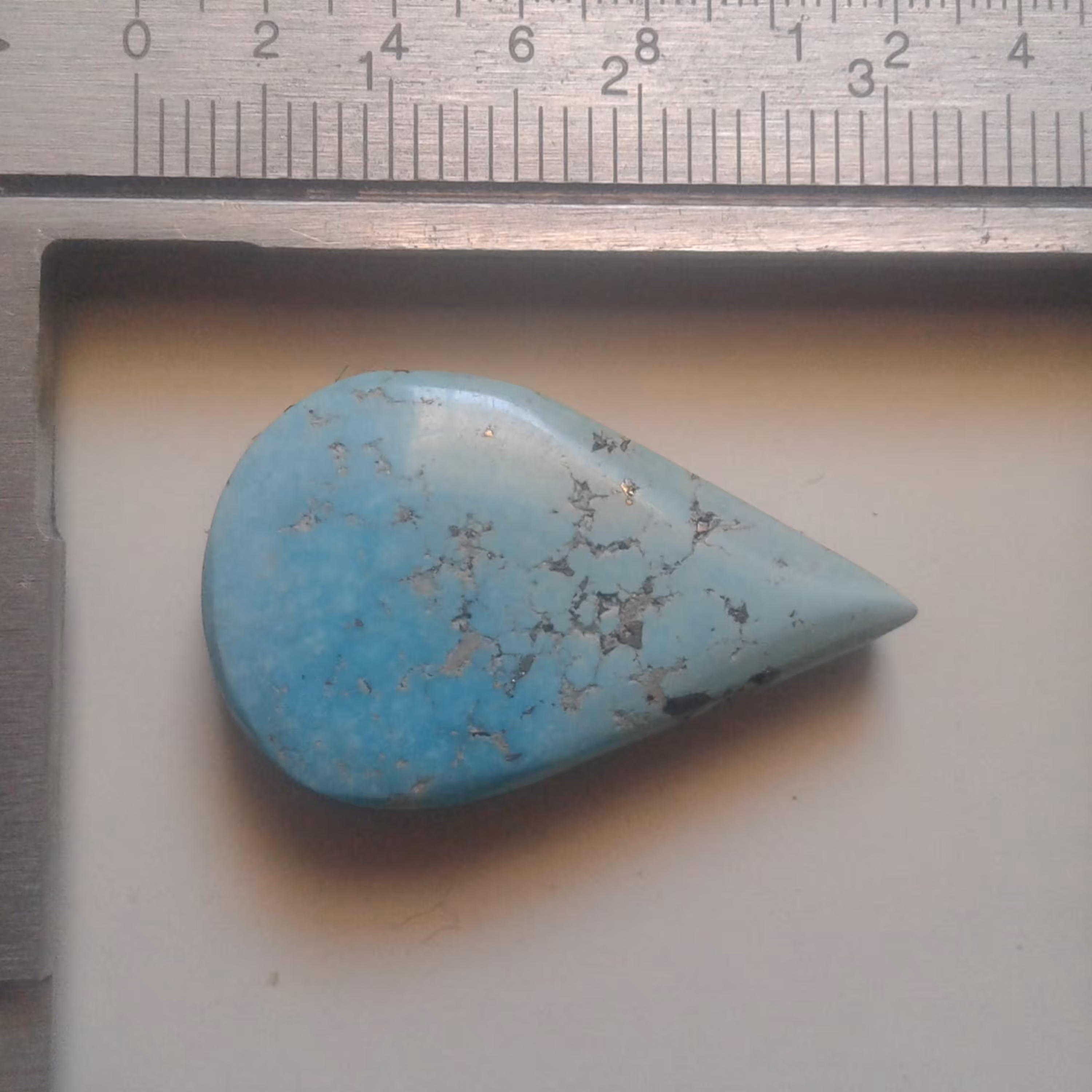 فیروزه طبیعی کرمان  تراش اشکلی آبی آسمانی کد GM-T0033