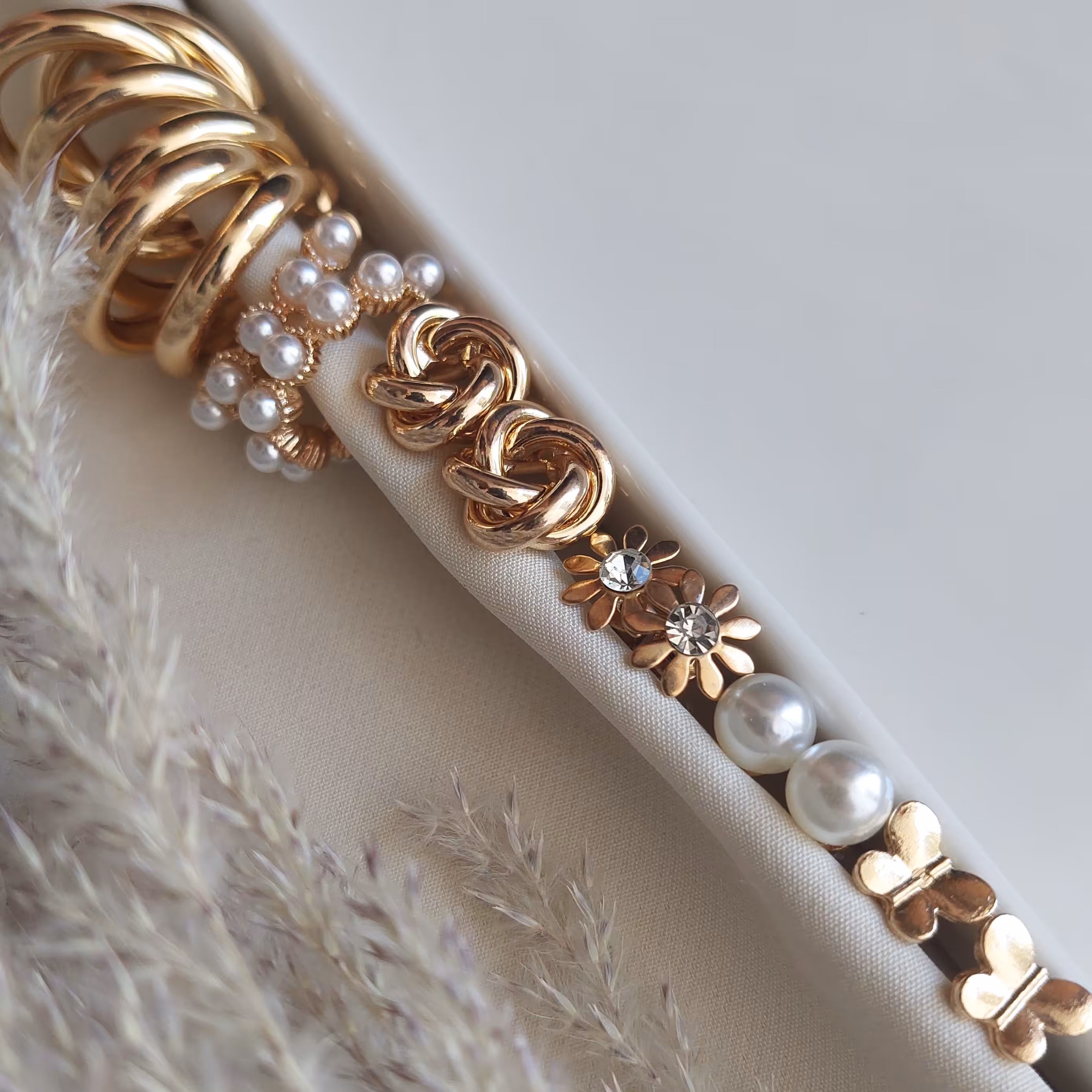 پک شش تایی گوشواره در طرح های مختلف 