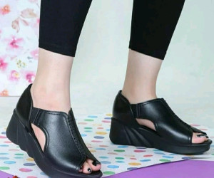 صندل چرم مشکی