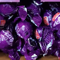 شکلات پلنتی شیرین عسل شیری با مغز  کرم کاکائویی (200گرم) کارون