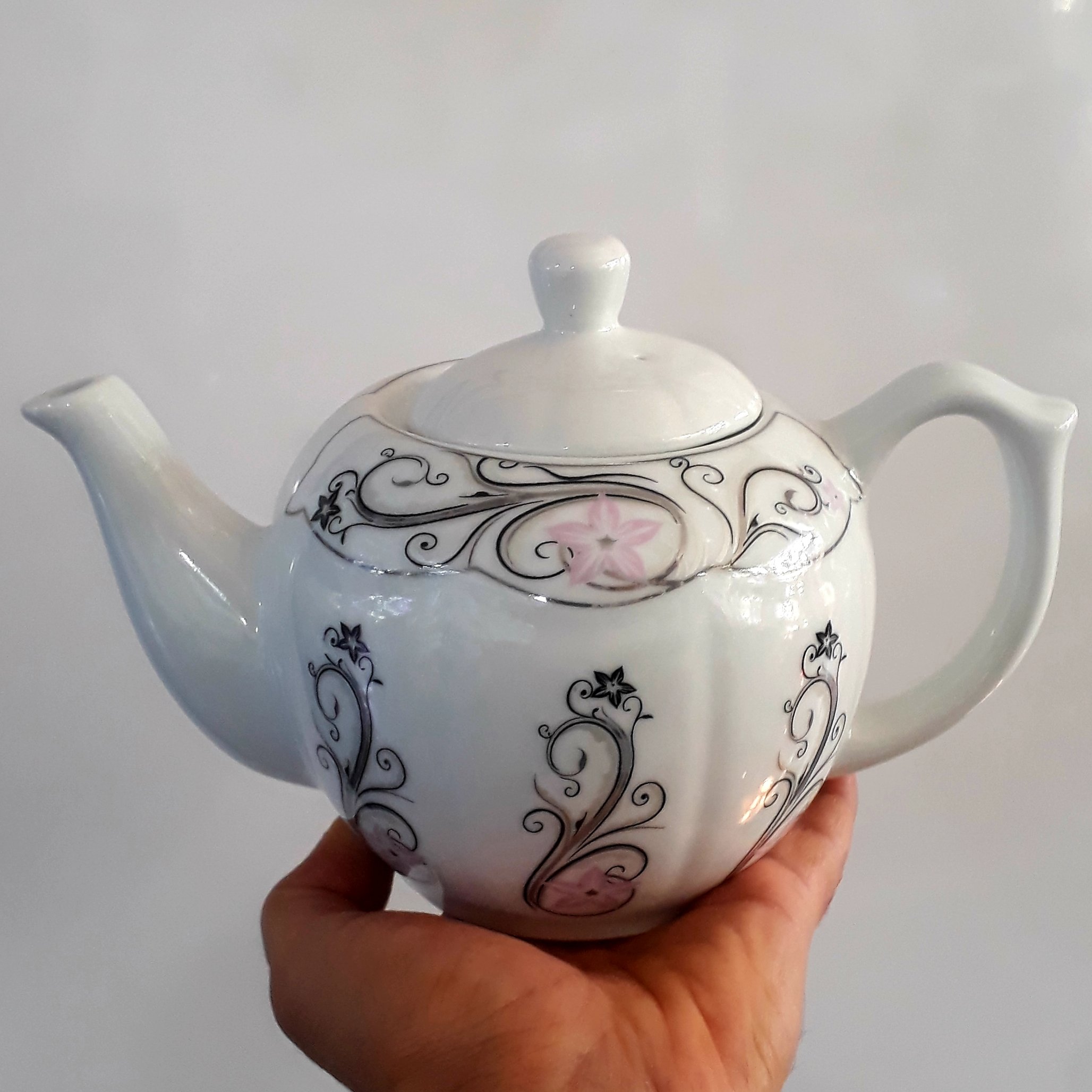 قوری چینی پارس    قوری7cup گل مشکی pars