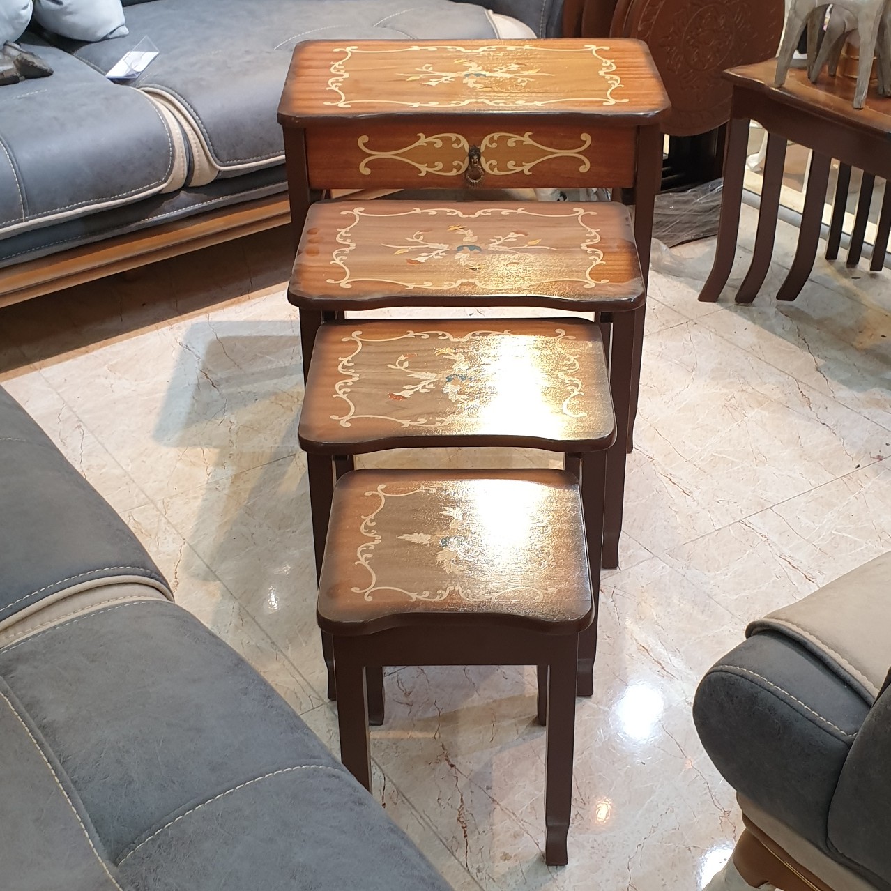 میز عسلی و کنار مبلی چهار تکه روکش راش