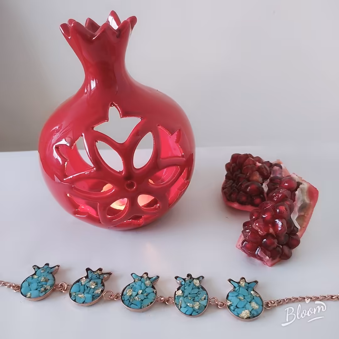 دستبند فیروزه ای طرح انار با زیر ساخت مس و فیروزه مصنوعی 