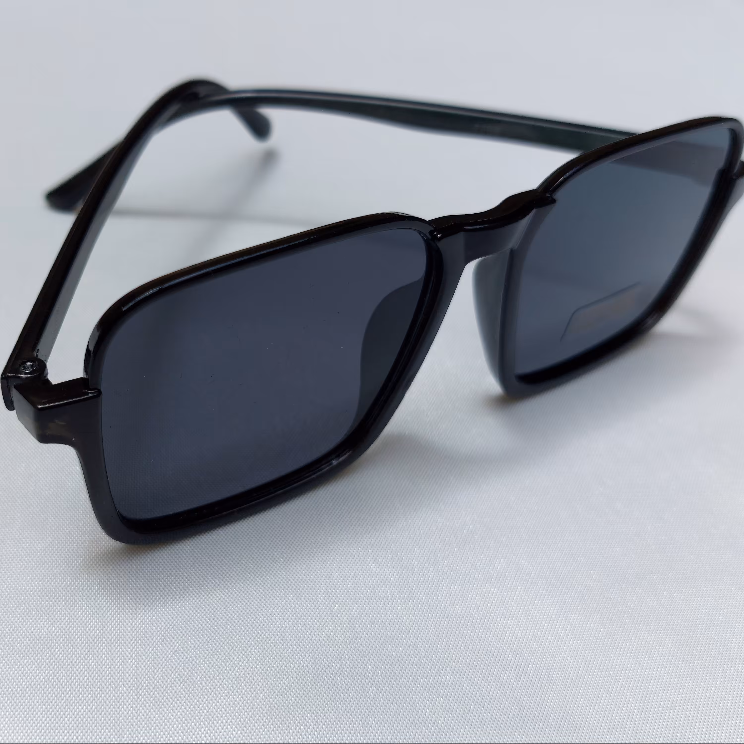 عینک آفتابی مدل جنتلمن  uv400 و پلاریزه 