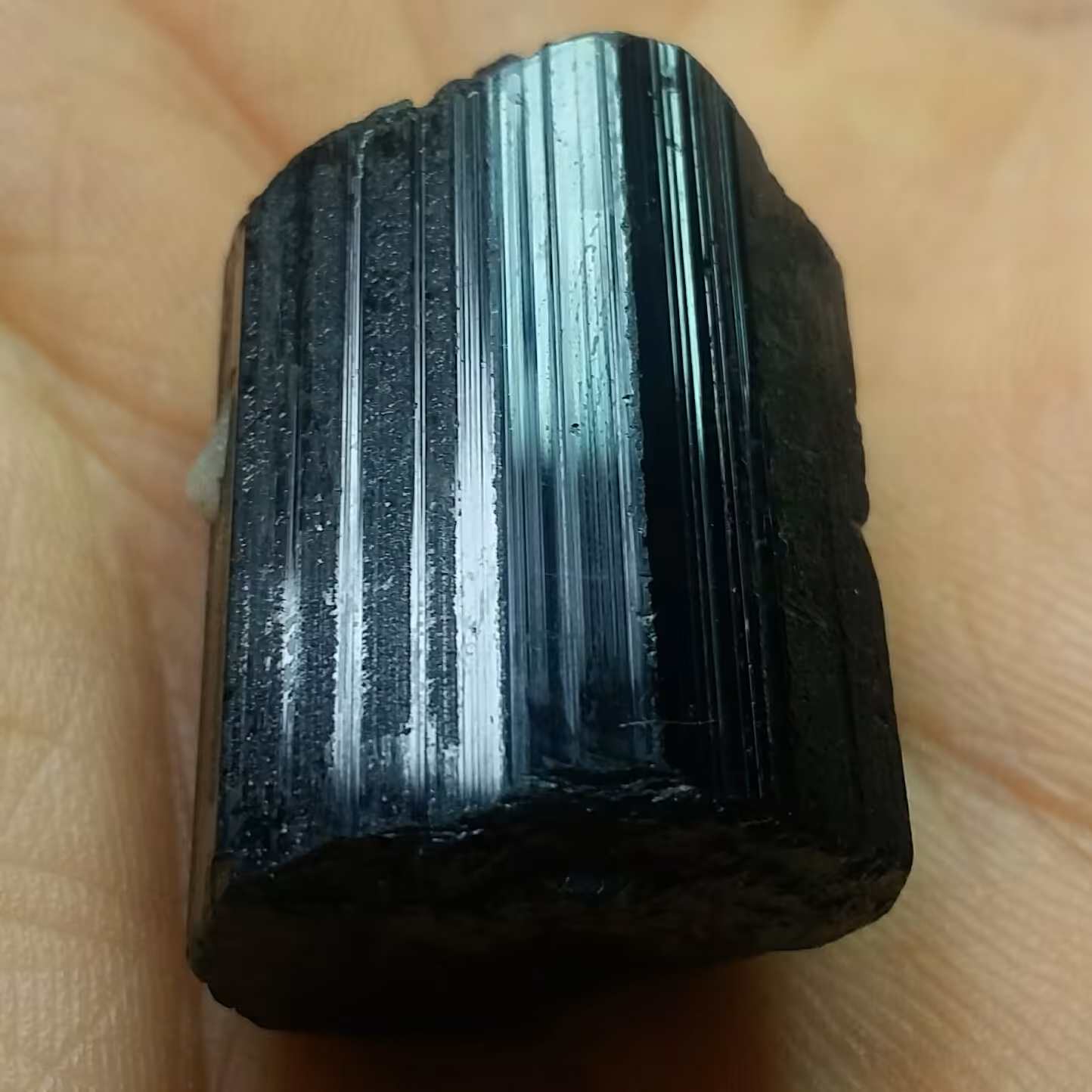 سنگ راف تورمالین شرول وارداتی ارزشمند شاهکار خلقت 100درصد طبیعی
محشر خاااص