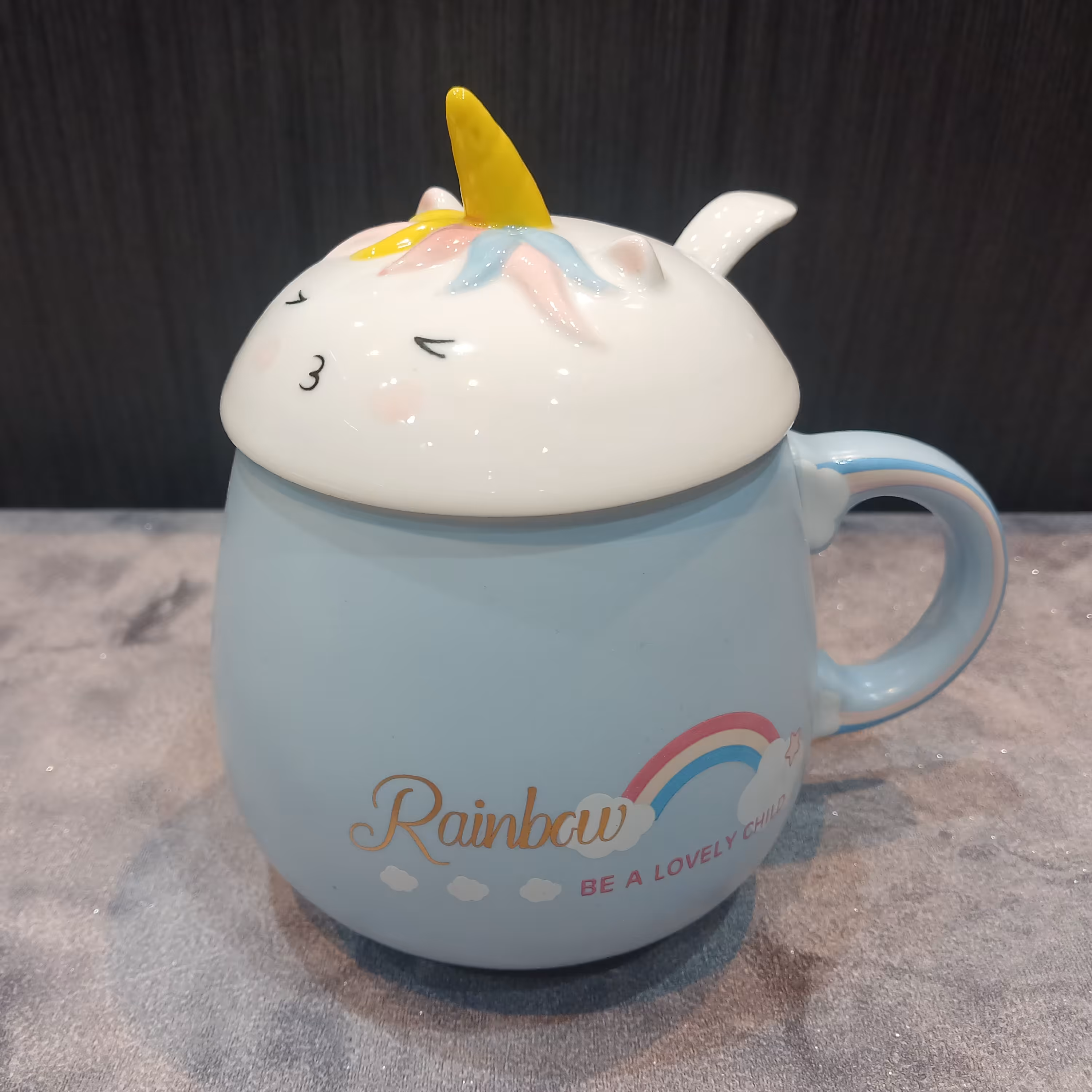 ماگ سرامیکی درب دار مدل یونیکورن(تکشاخ) به همراه قاشق رنگ آبی