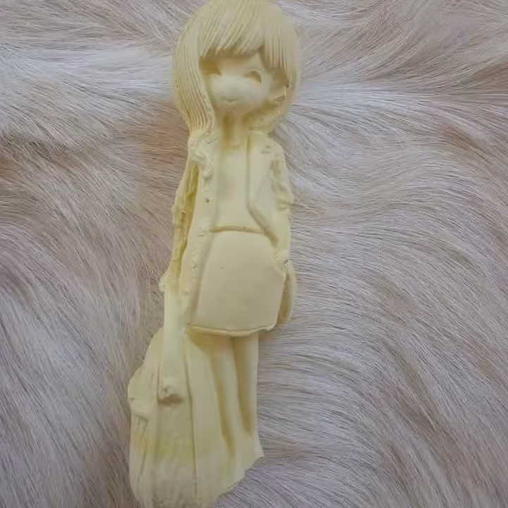 بیس خام مجسمه دختر کیف به درست