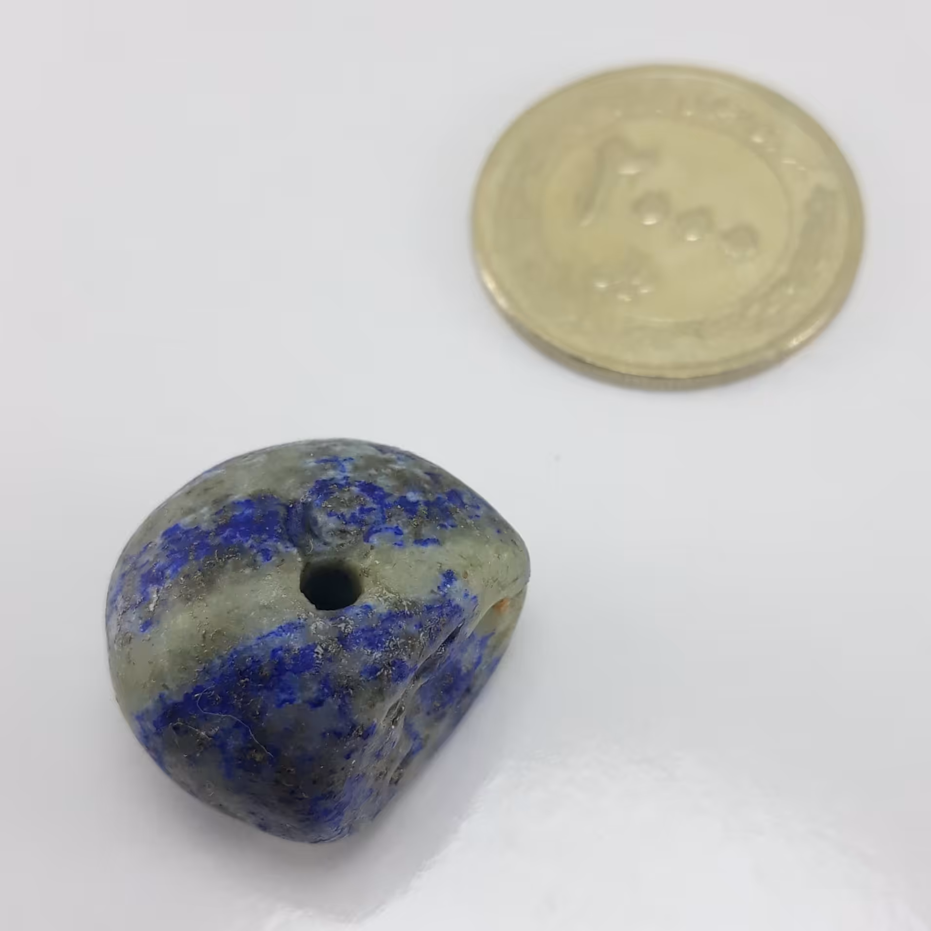 مهره کلکسیونی لاجورد کهنه با نشان اسب . پریت دار