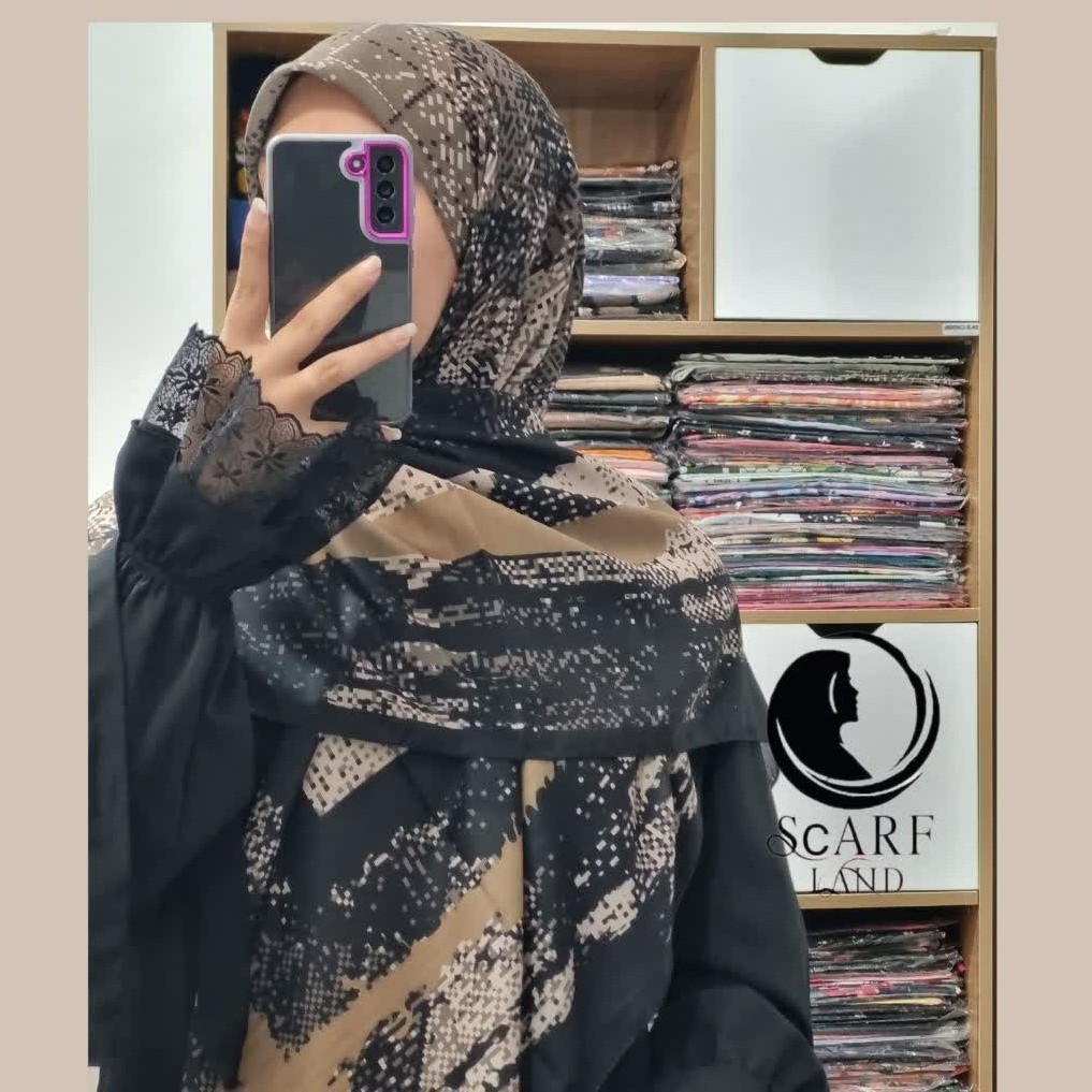 روسری طرح چهار فصل از کالکشن مشکی کرم با پتینه محو محصول ایرانی باکیفیت جنس سوپر نخ قواره 140سانتی متر ارسال به کل کشور