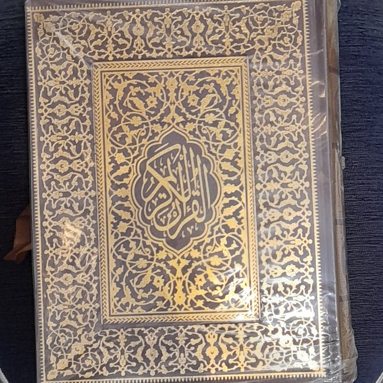 کتاب قرآن وزیری گلاسه رنگی با صندوق