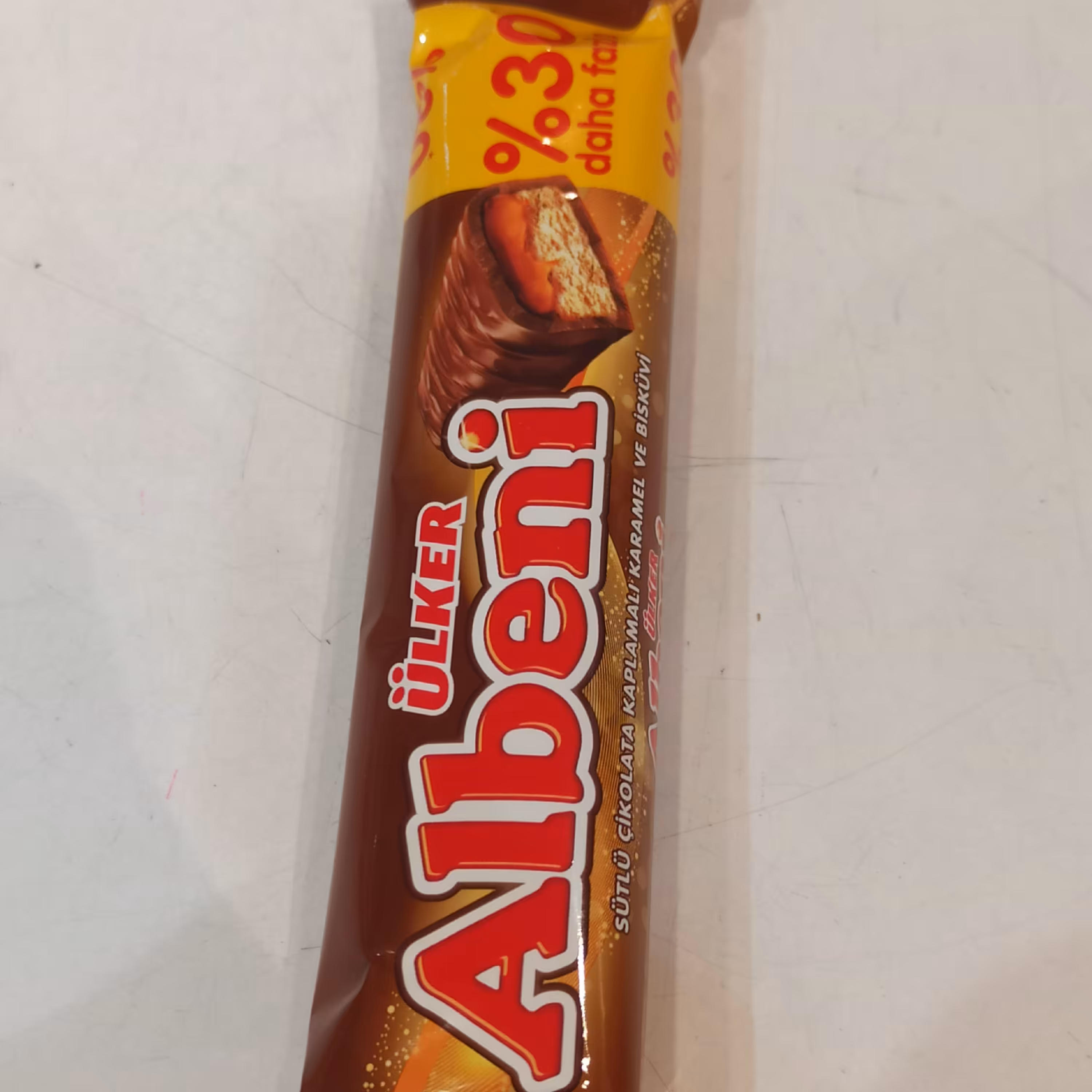 شکلات آلبنی (albeni) اولکر بالایه کارامل  وشکلات 30 درصد 52 گرمی اصل

