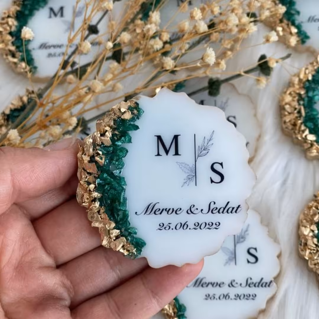 گیفت عقد وعروسی رزینی کارشوه با ورق طلا و فرم های دلخواه شما