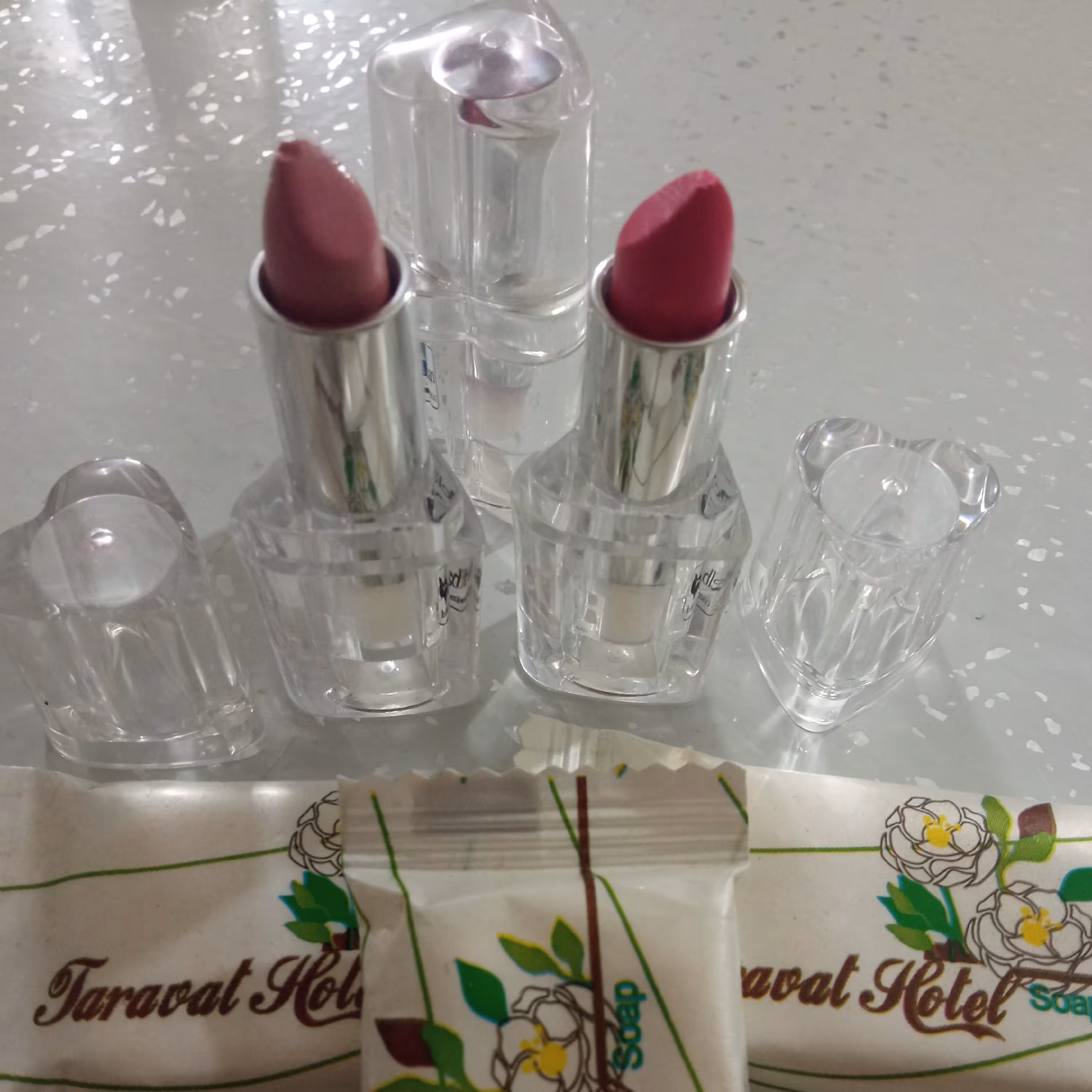 پک دوعددی یک رژلب وصابون کوچک مسافرتی