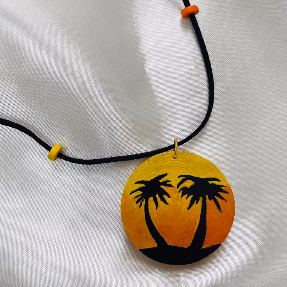 گردنبند چوبی طرح نخل غروب آفتاب