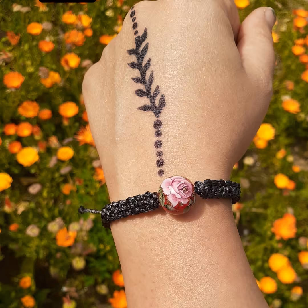 دستبند بافت با مهره گلدار ژاپنی