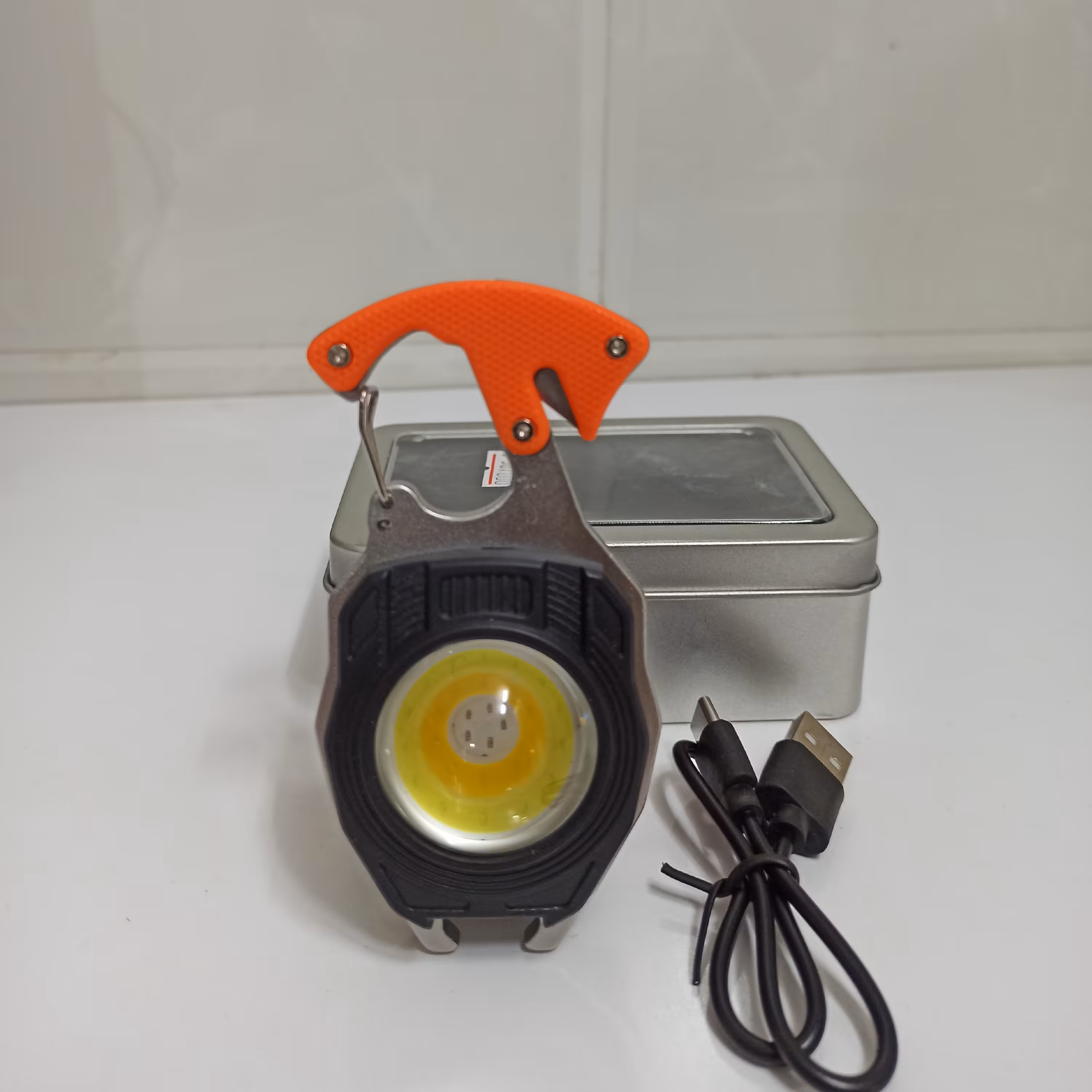 چراغ قوه همه کاره