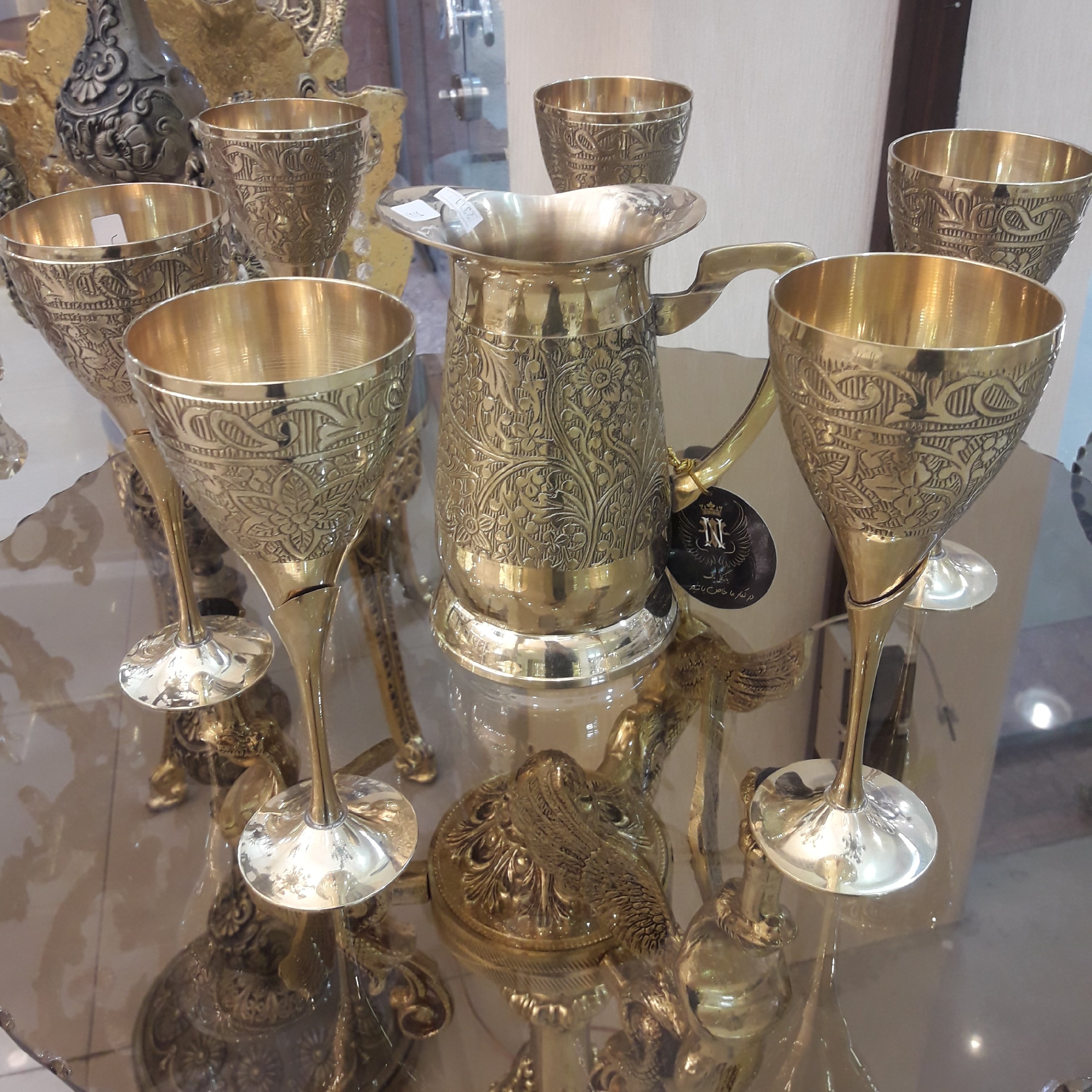 سرویس پارچ و جام تمام برنج کار هندوستان طرح گل جام پایه بلند