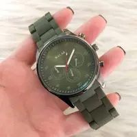 ساعت والار سبز قاب مشکی 