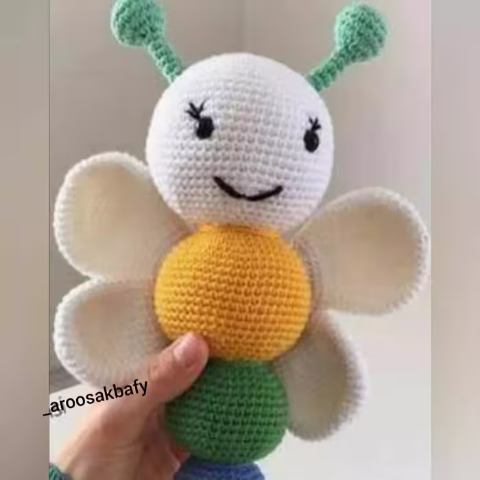 عروسک زنبور بافتنی رنگی
