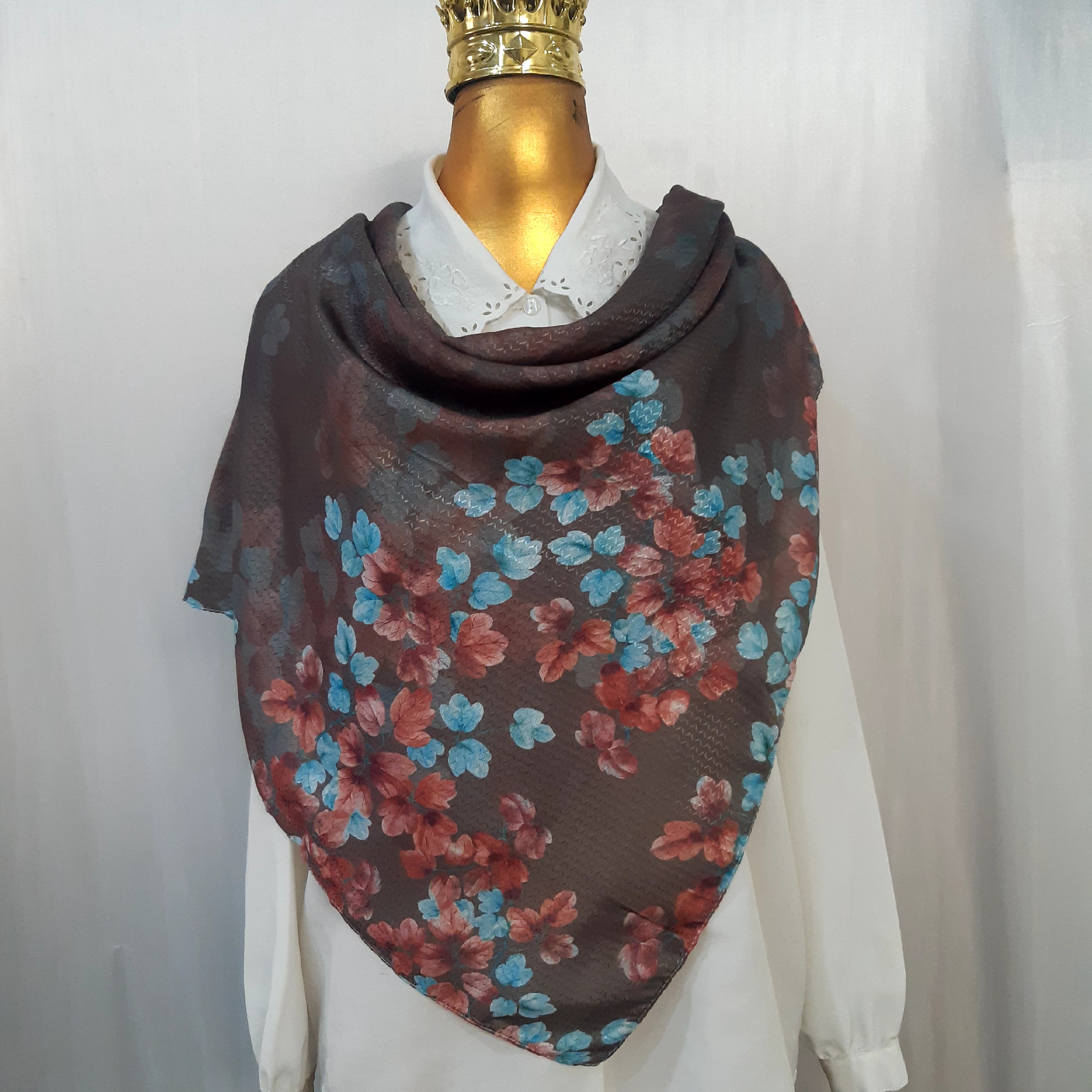 روسری طرح گلبرگ