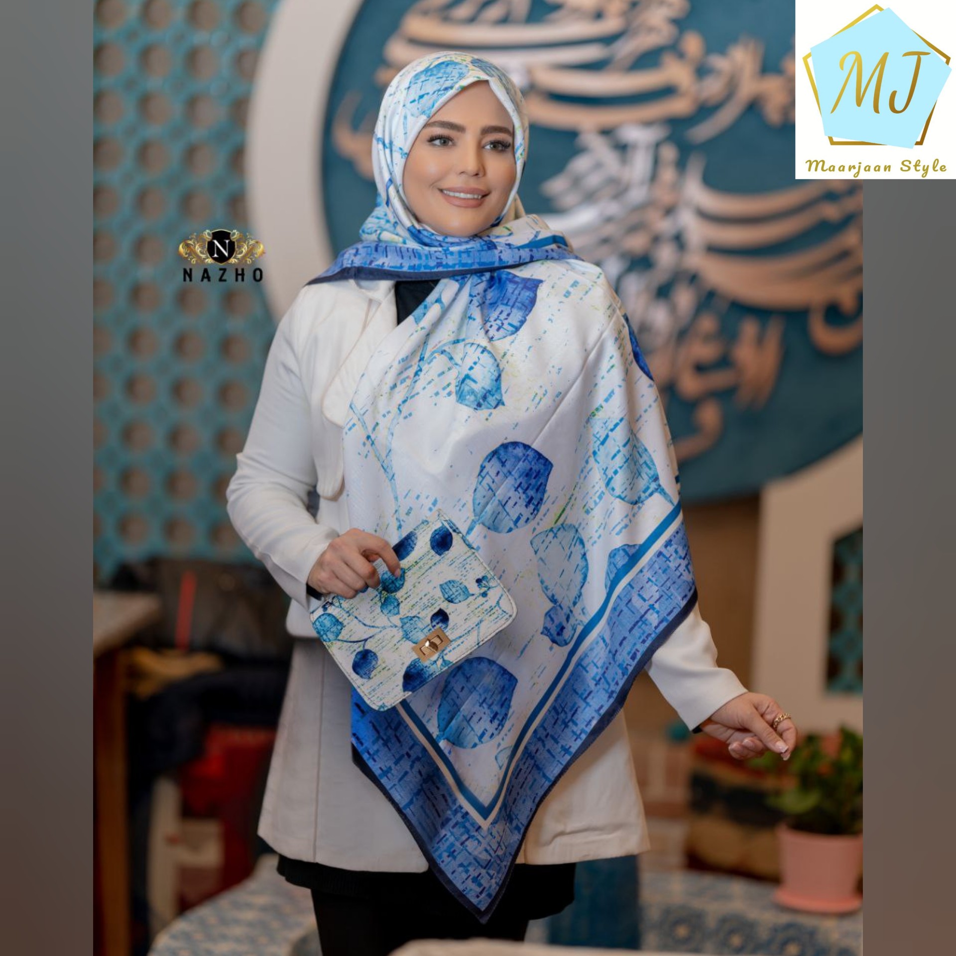 ست کیف و روسری قواره بزرگ آبرنگی طرح برگ آبی رنگ با کیف مخمل جیر