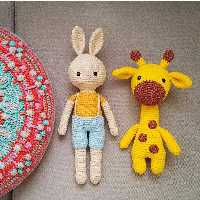 عروسک زرافه وخرگوش پادراز🦒🐰
دستباف ناری🧶