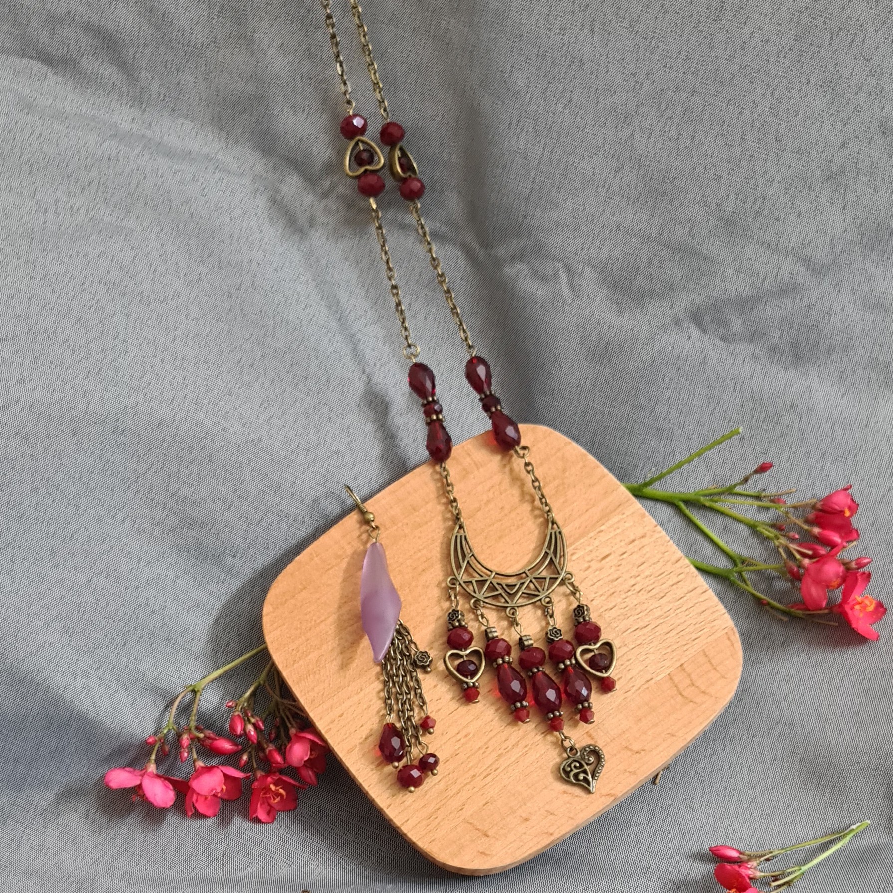 ست گردنبند وگوشواره ودو عدد دستبند 