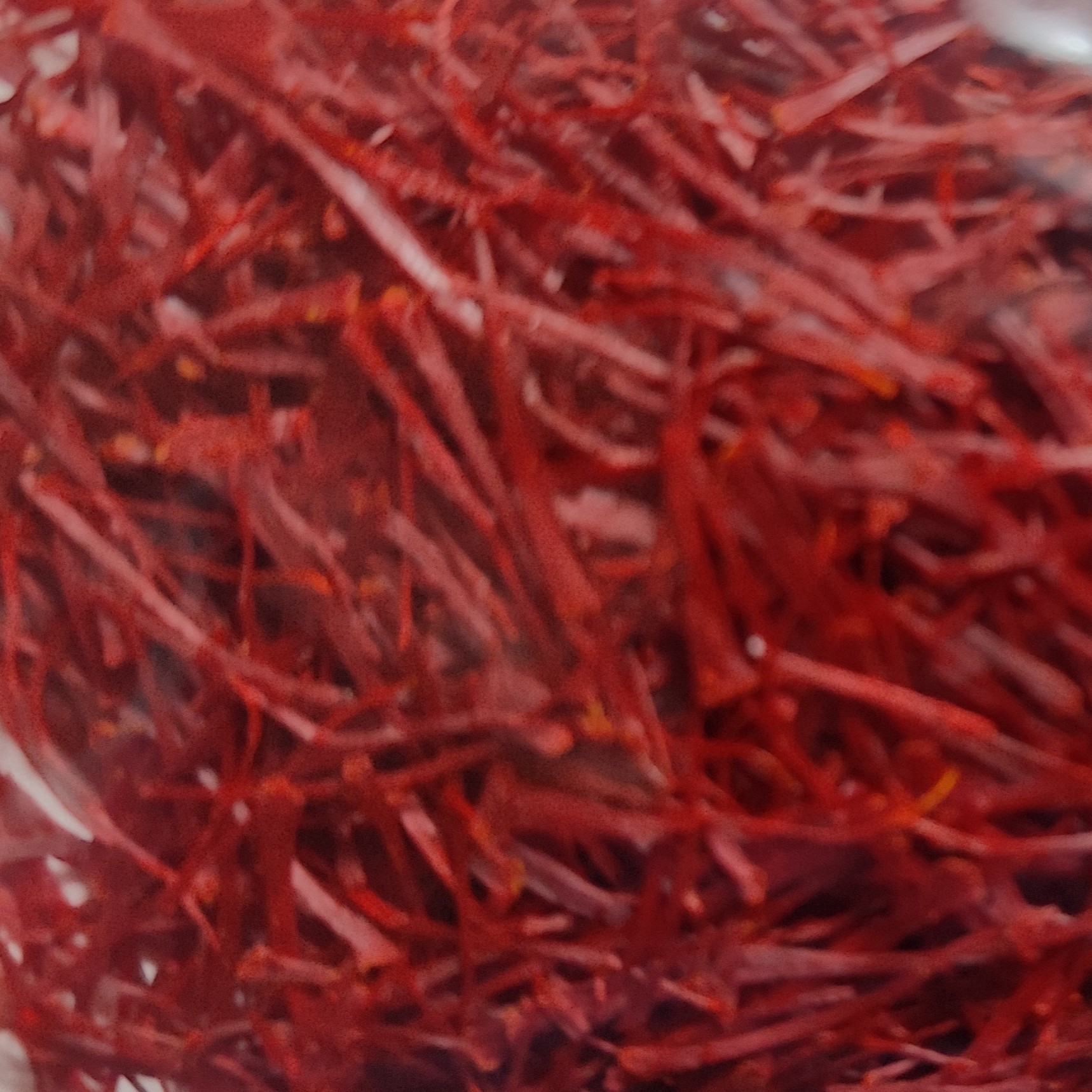 زعفران نگین درجه یک (اتویی) دسته اول در بسته بندی نیم مثقالی با طعم و عطر و رنگ عالی