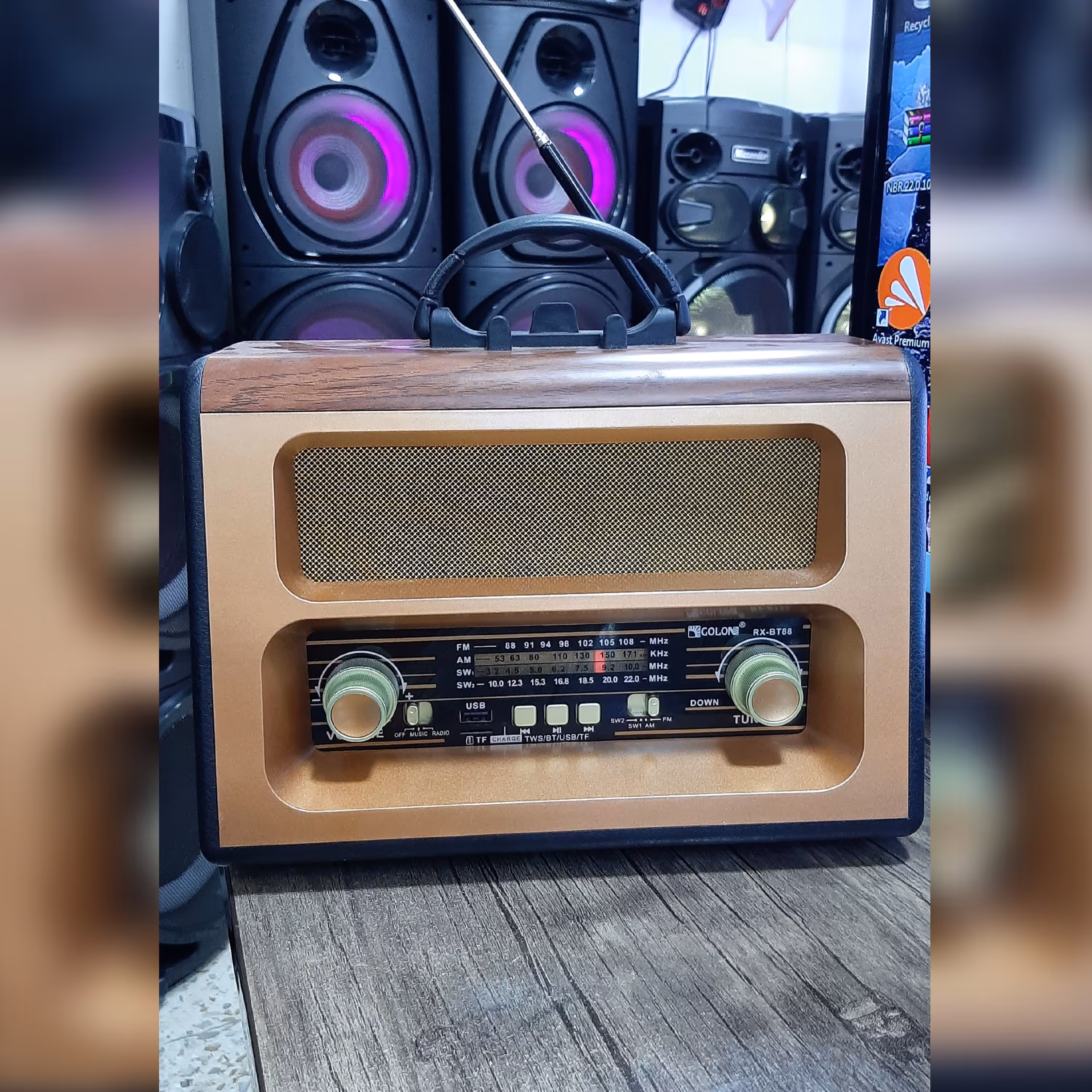 اسپیکر طرح قدیم رم و فلش خور بلوتوث دار.ارسال با تیپاکس پس کرایه