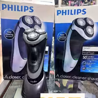 ریش تراش فیلیپس اصلی اورجینال.تحت  لیسانس کشور هلند.دارای باطری لتیوم.دارای سه تیغه ضد جوش حساسیت.ضد آب.دوسال گارانتی 