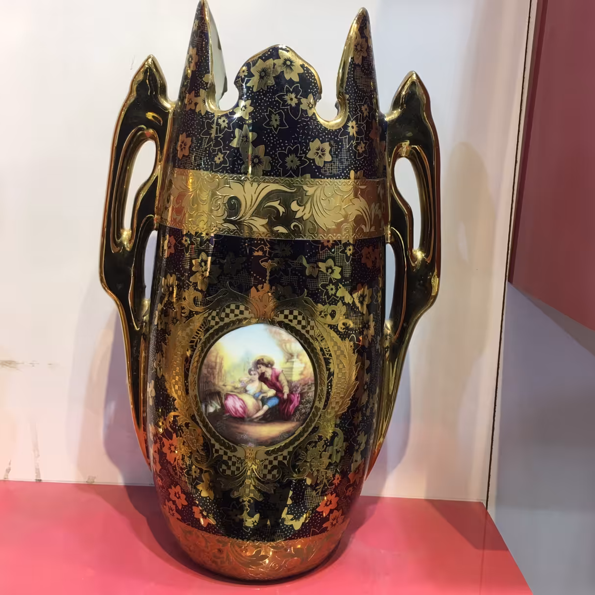 گلدان لیلی مجنون سرمه ای طلایی طرح نیزه ماهی(پسکرایه)