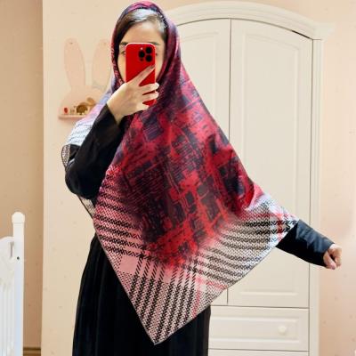 روسری قرمز نخی